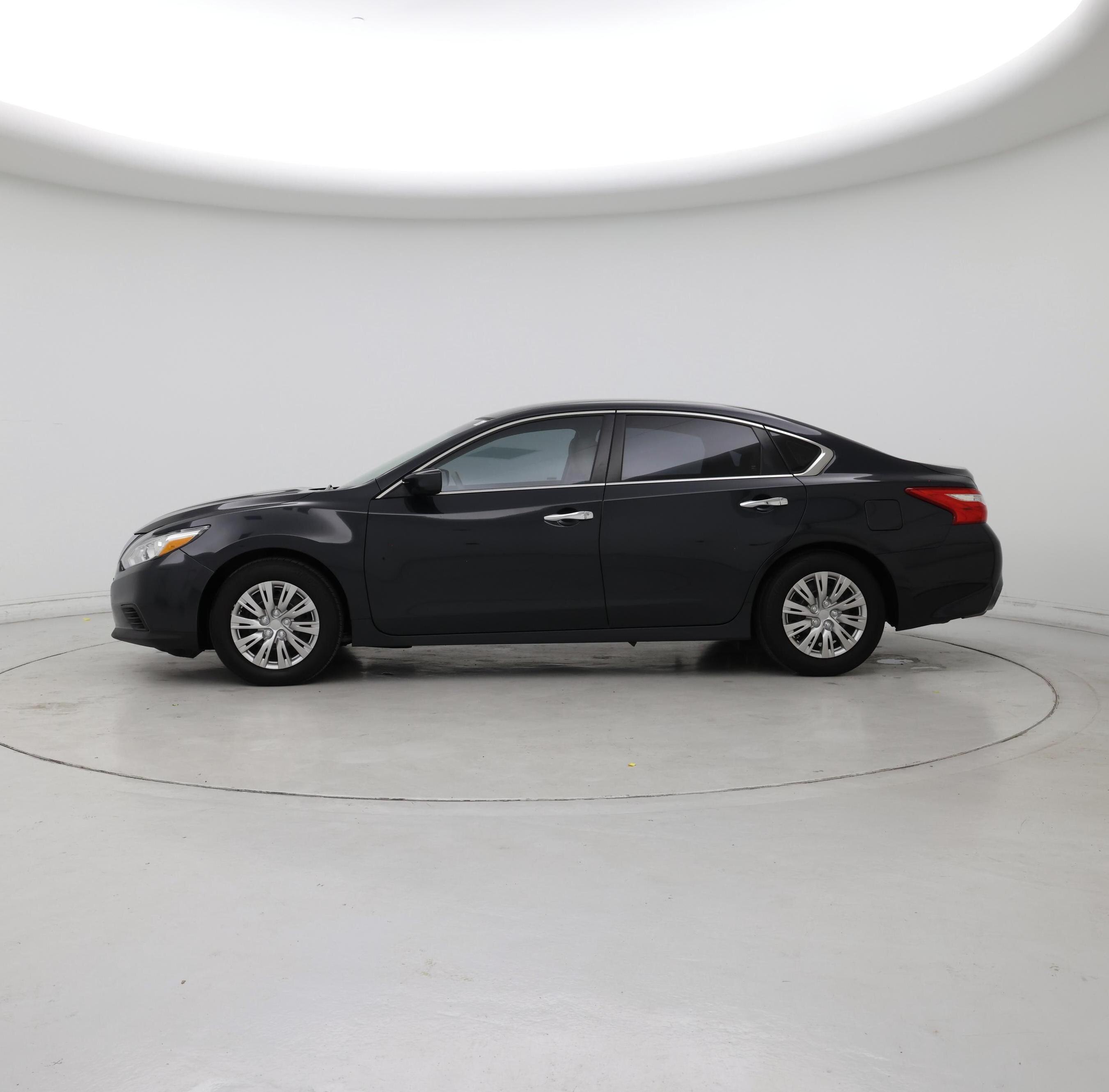 Thumbnail: 2017 Nissan Altima - 3