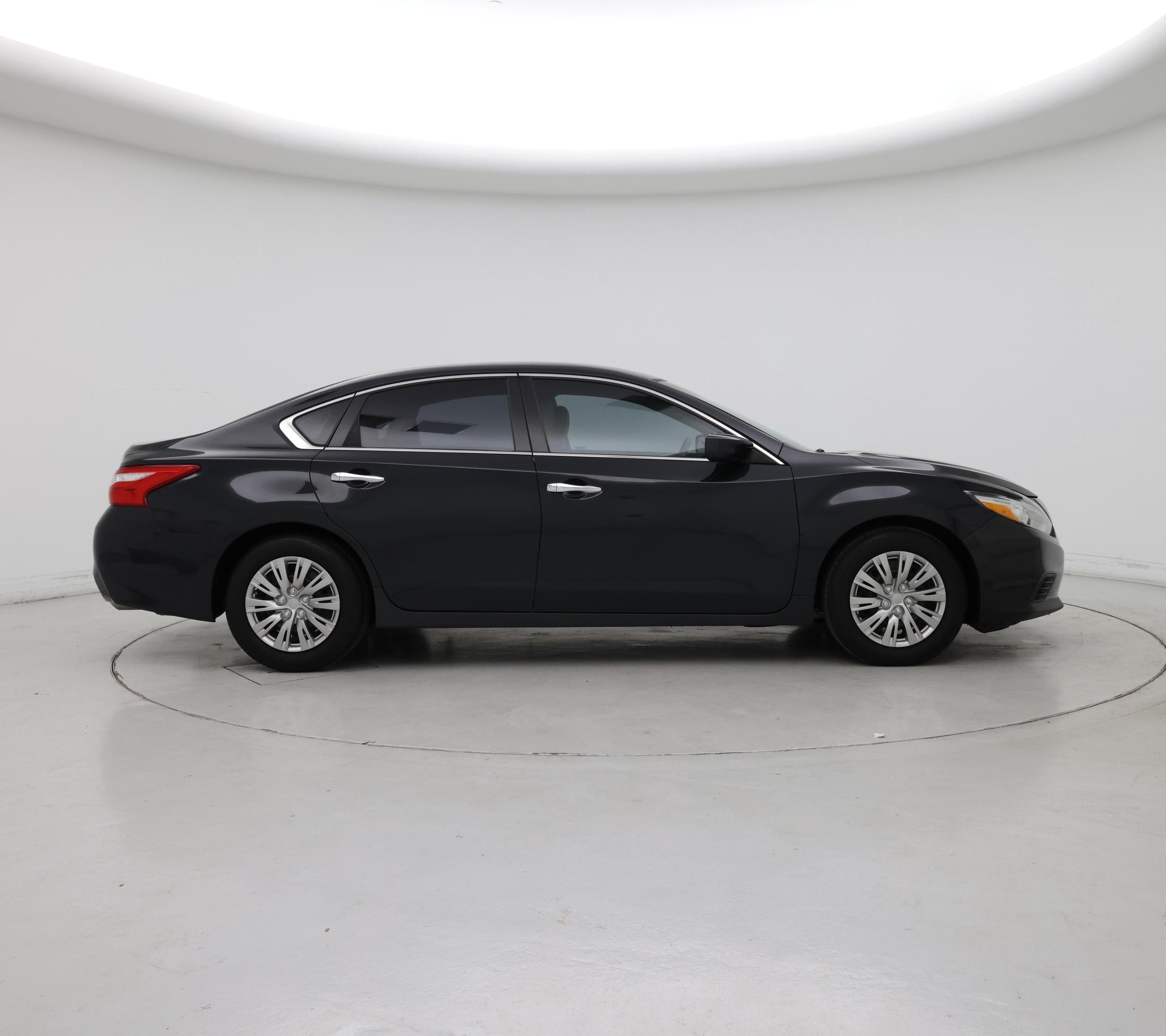 Thumbnail: 2017 Nissan Altima - 7