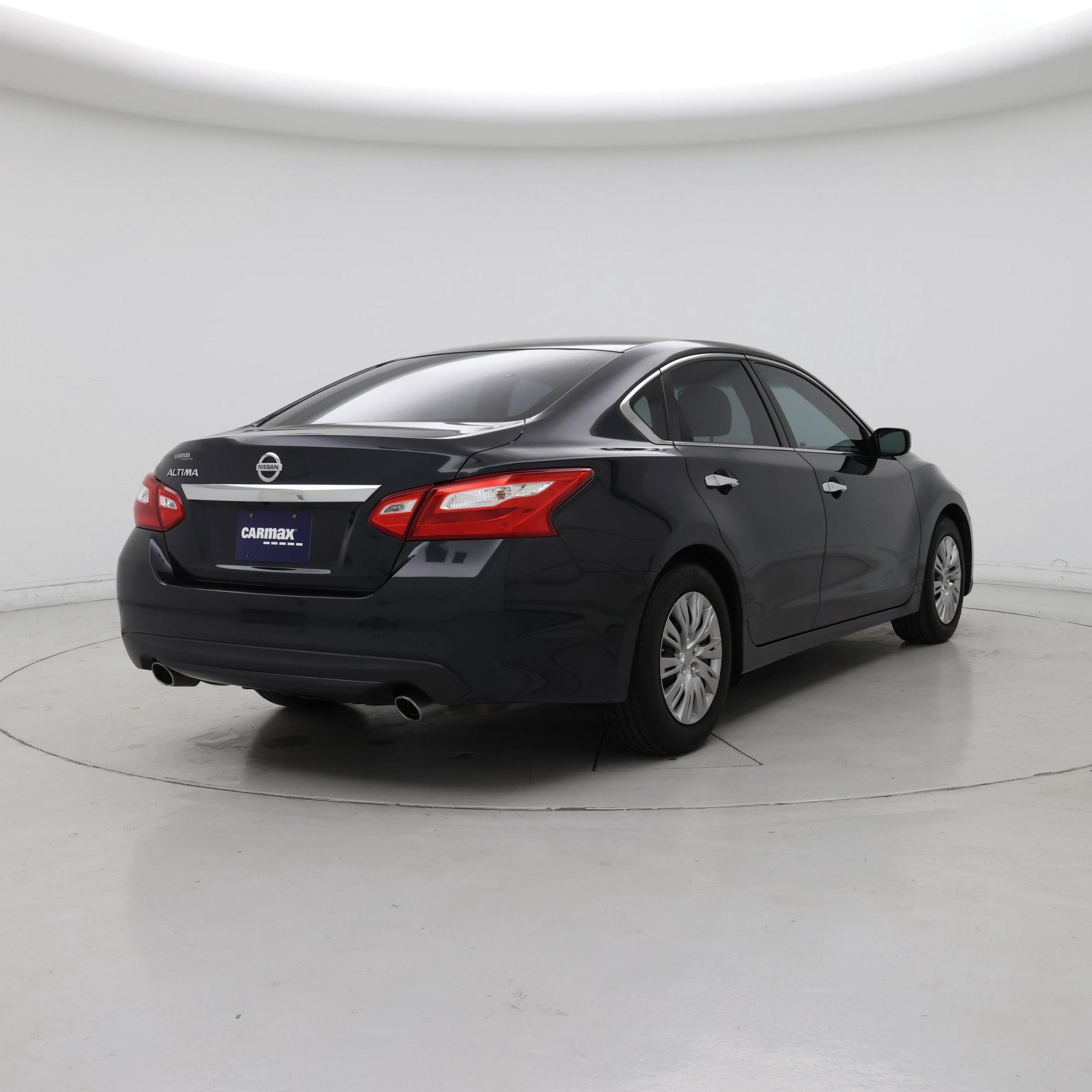 Thumbnail: 2017 Nissan Altima - 8
