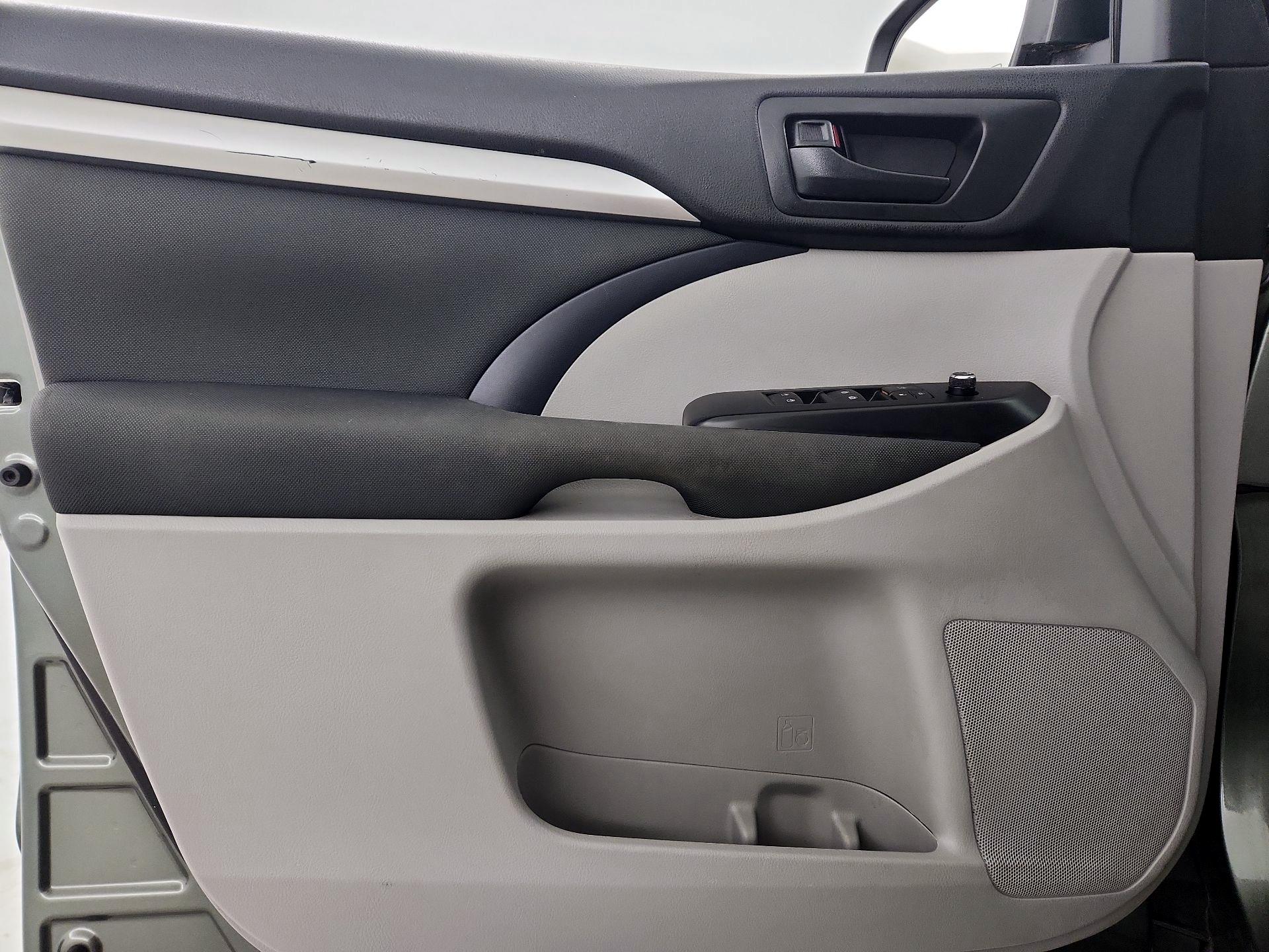 Thumbnail: 2019 Toyota Highlander - 12
