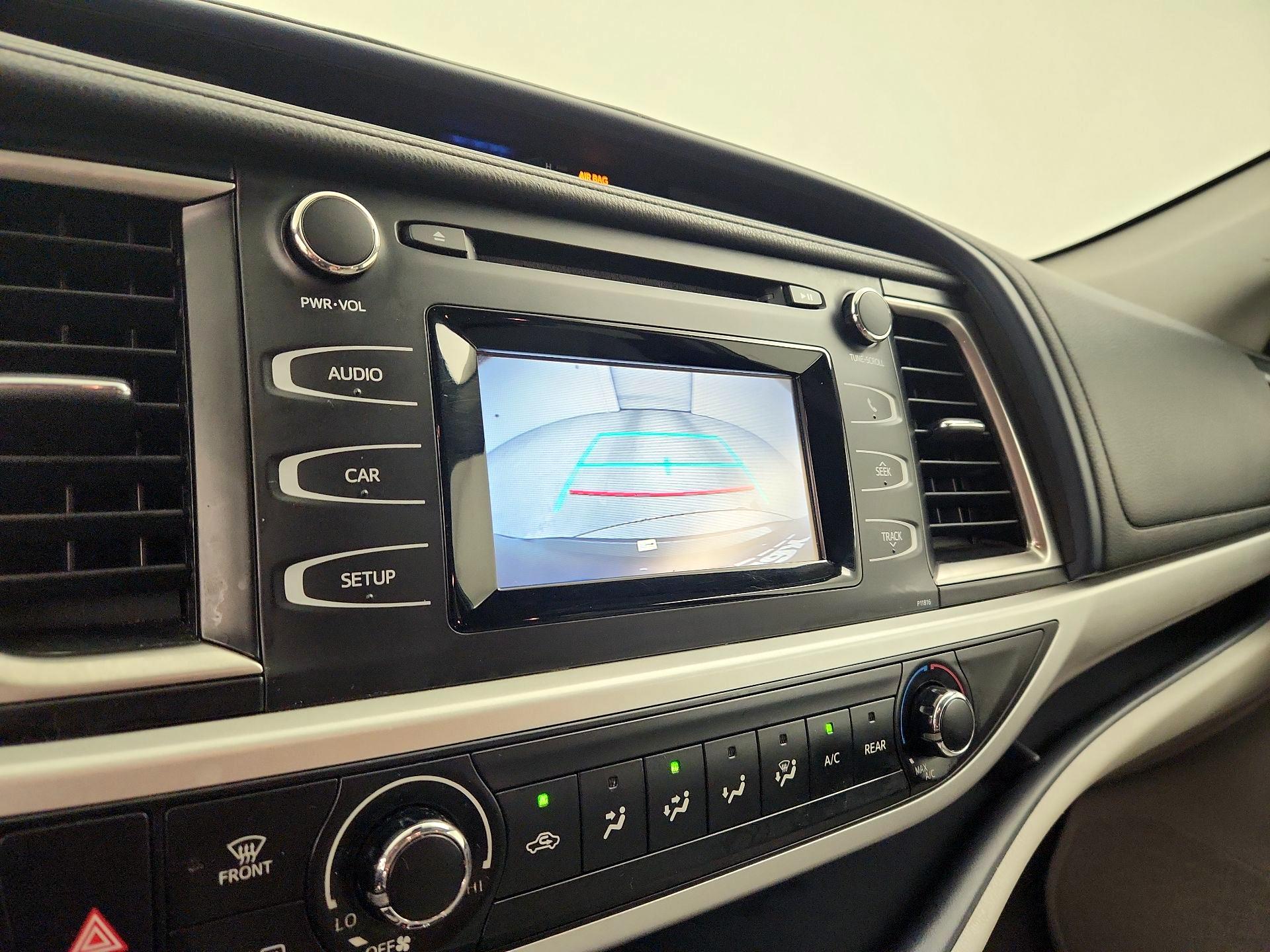 Thumbnail: 2019 Toyota Highlander - 14