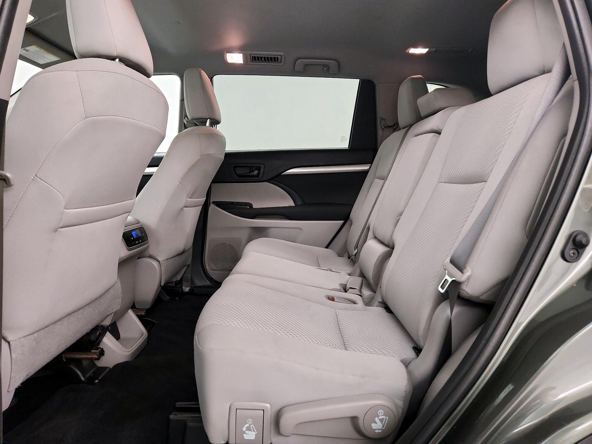 Thumbnail: 2019 Toyota Highlander - 19