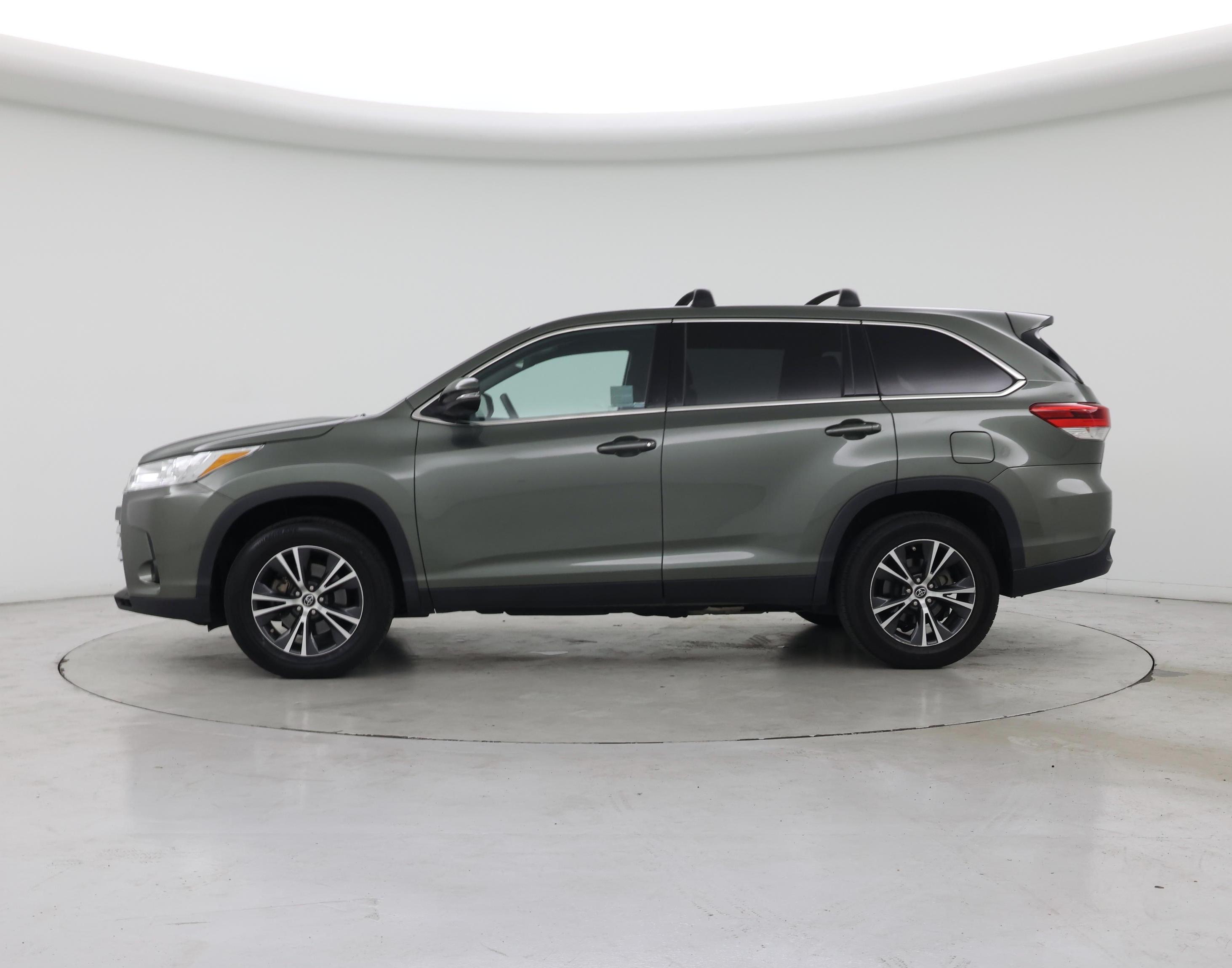 Thumbnail: 2019 Toyota Highlander - 3