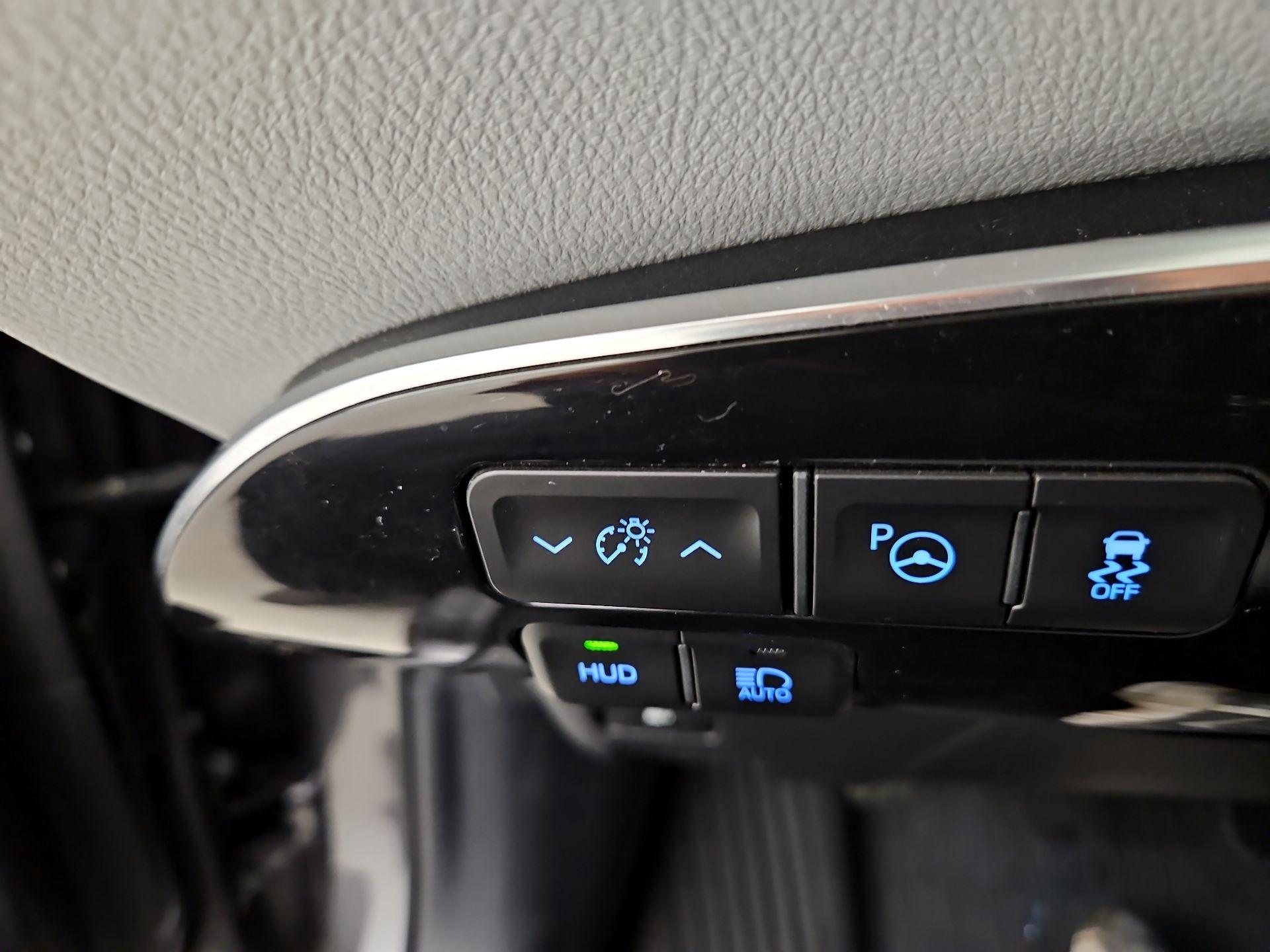 Thumbnail: 2017 Toyota Prius Prime - 13