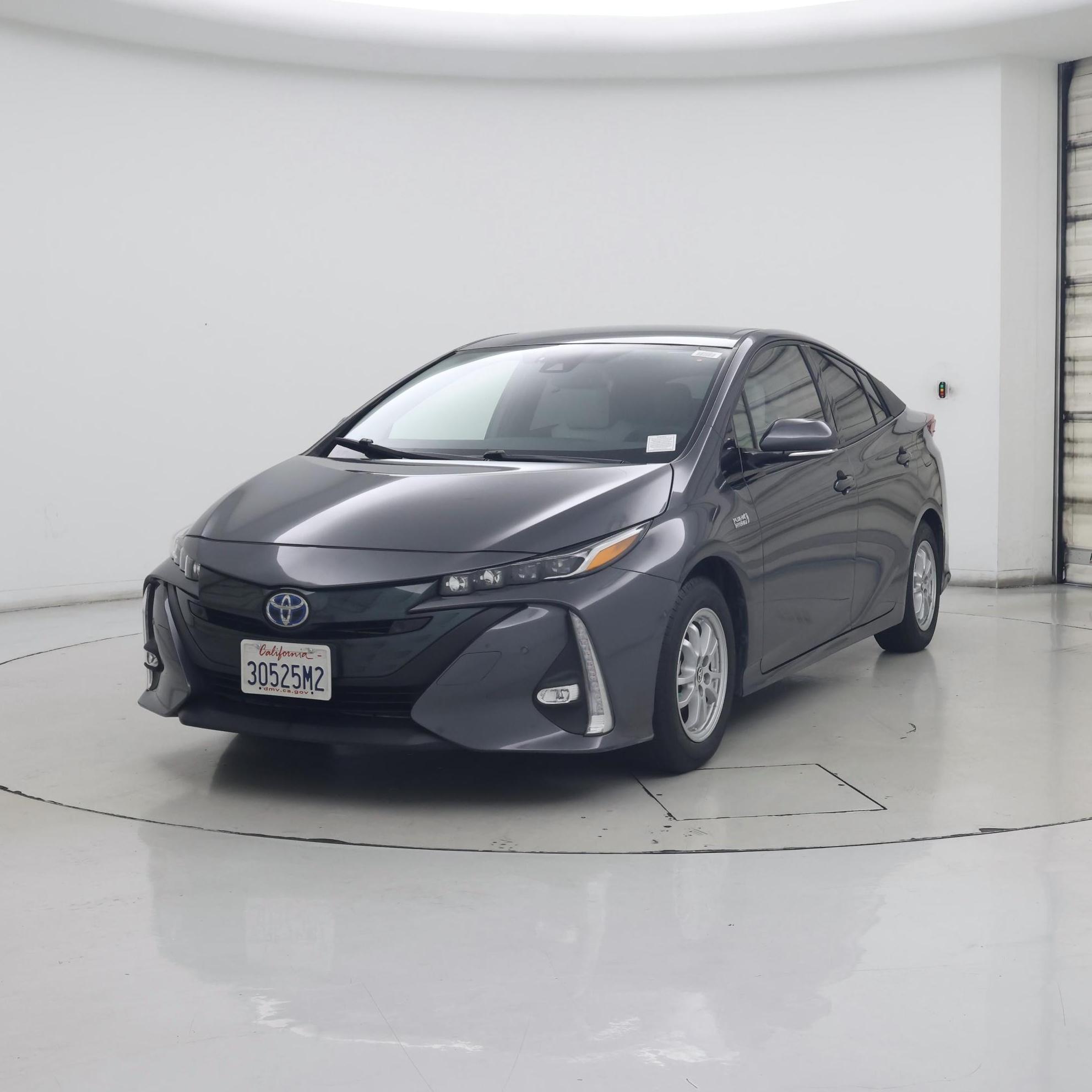 Thumbnail: 2017 Toyota Prius Prime - 4