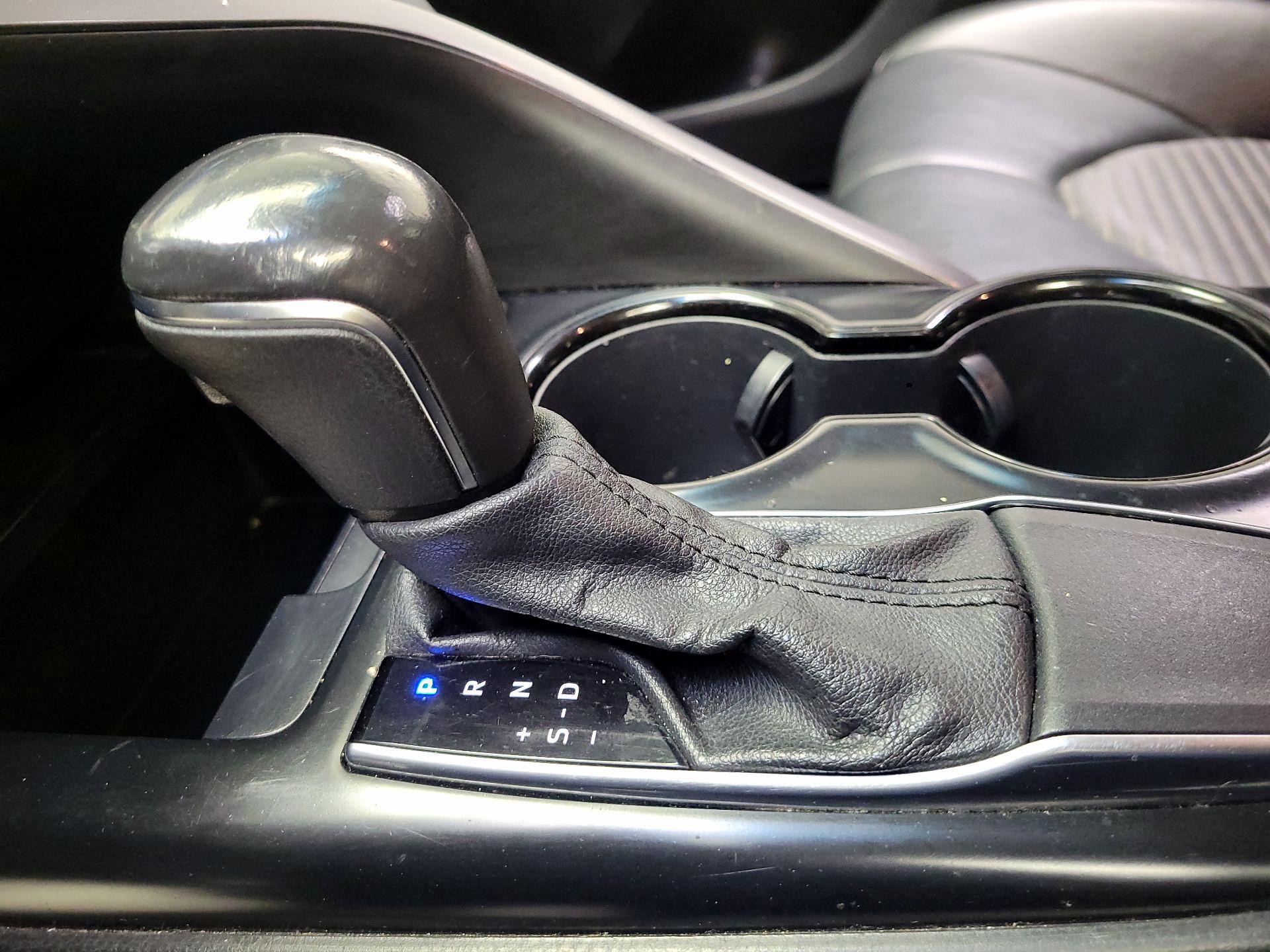 Thumbnail: 2020 Toyota Camry - 17