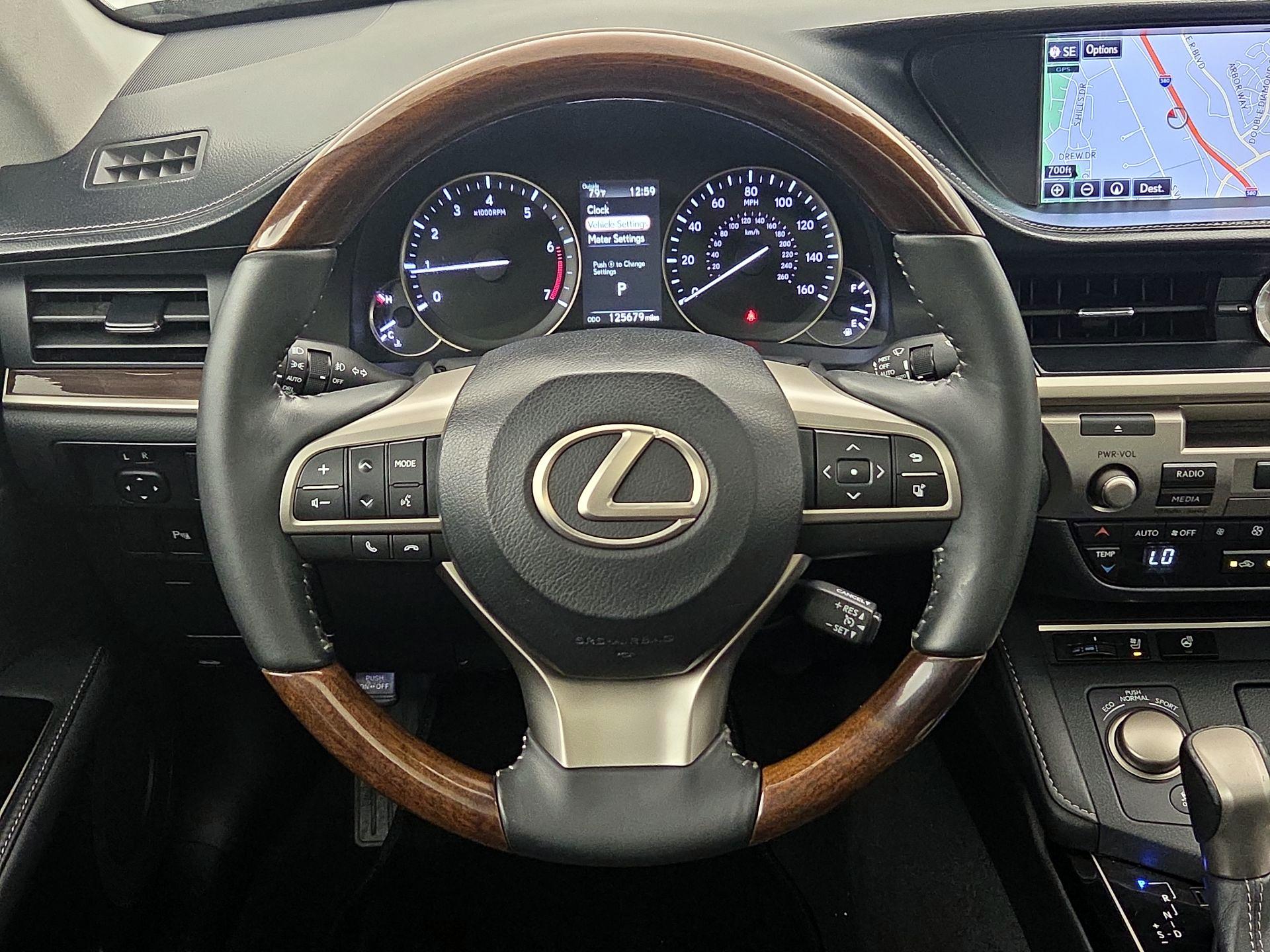 Thumbnail: 2016 Lexus ES - 10