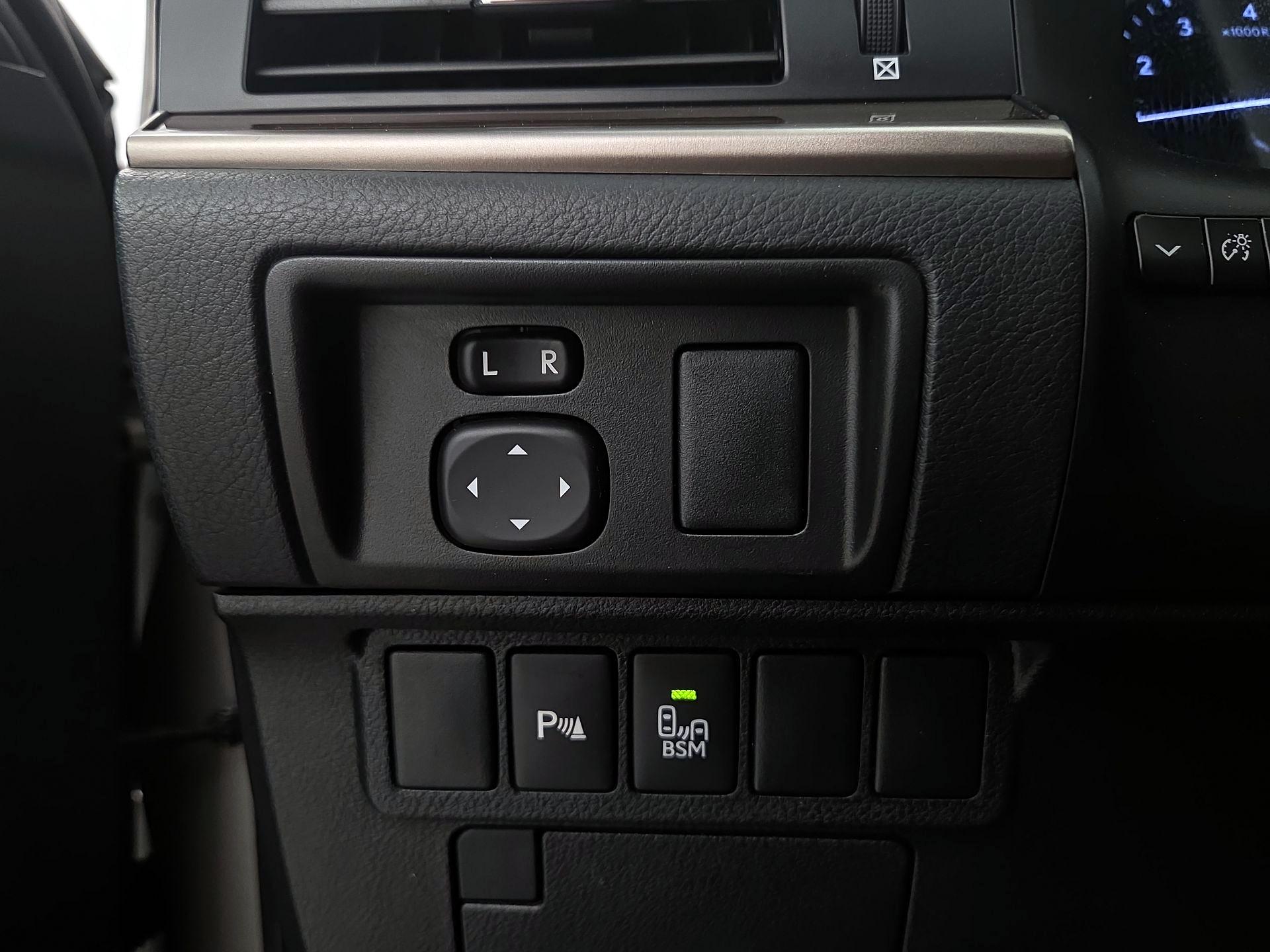 Thumbnail: 2016 Lexus ES - 13