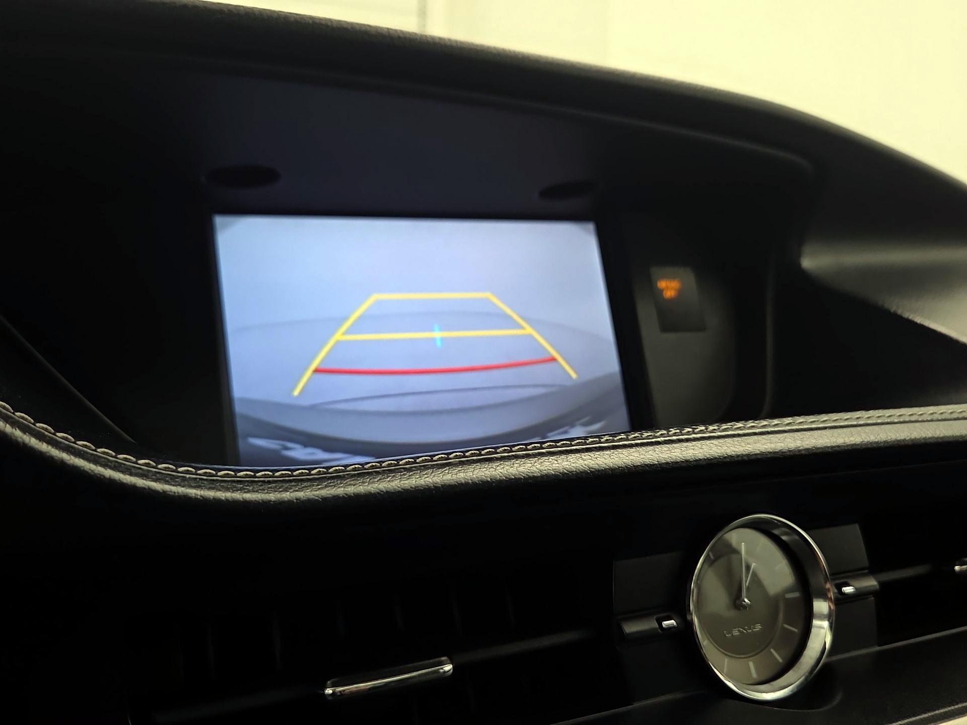 Thumbnail: 2016 Lexus ES - 15