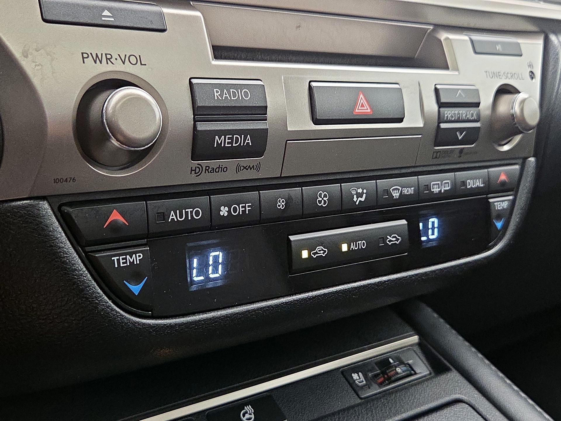 Thumbnail: 2016 Lexus ES - 17
