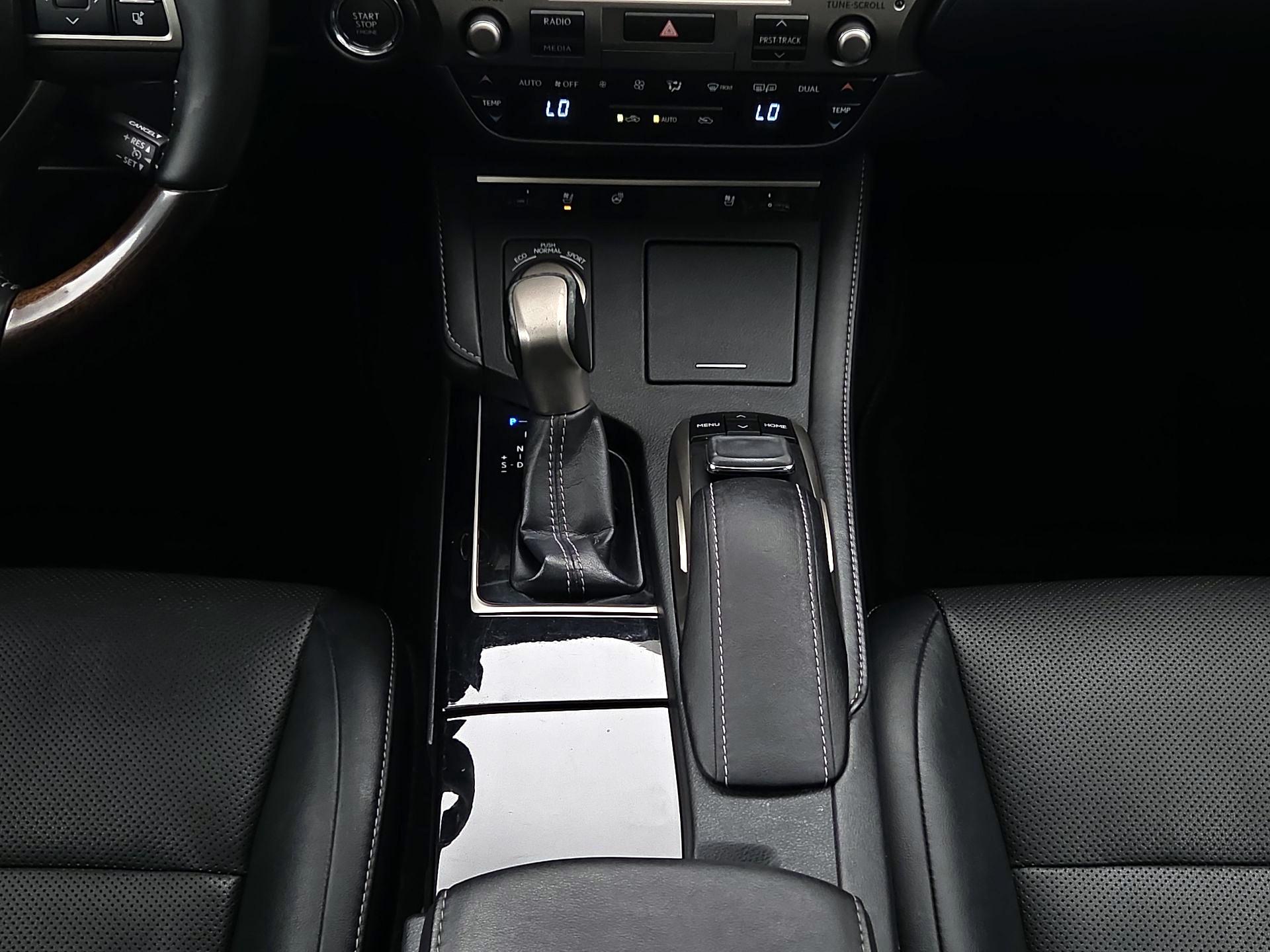 Thumbnail: 2016 Lexus ES - 18