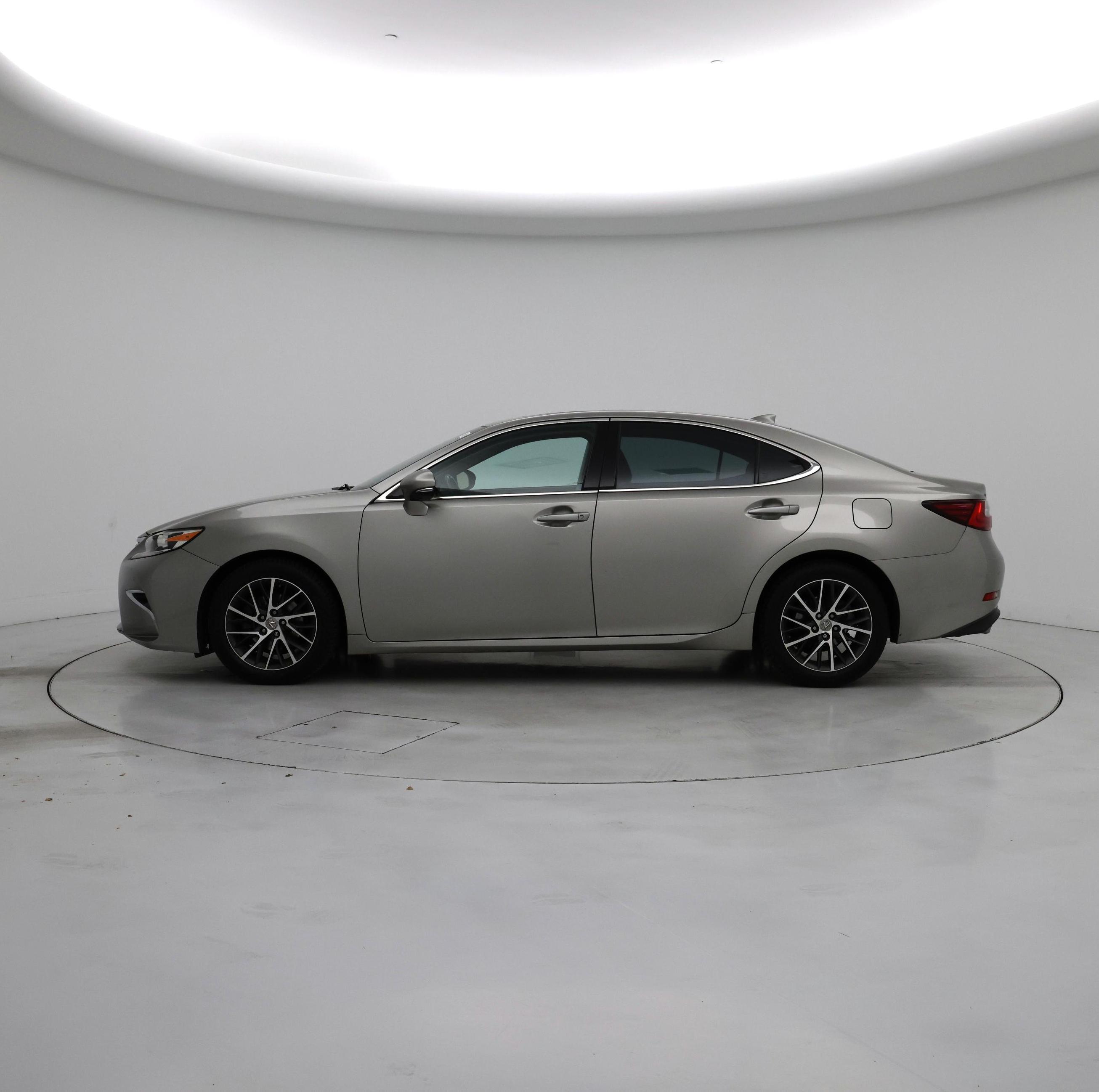 Thumbnail: 2016 Lexus ES - 3