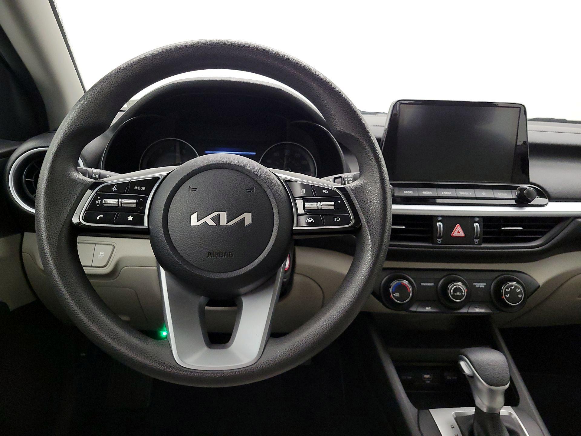Thumbnail: 2022 Kia Forte - 10