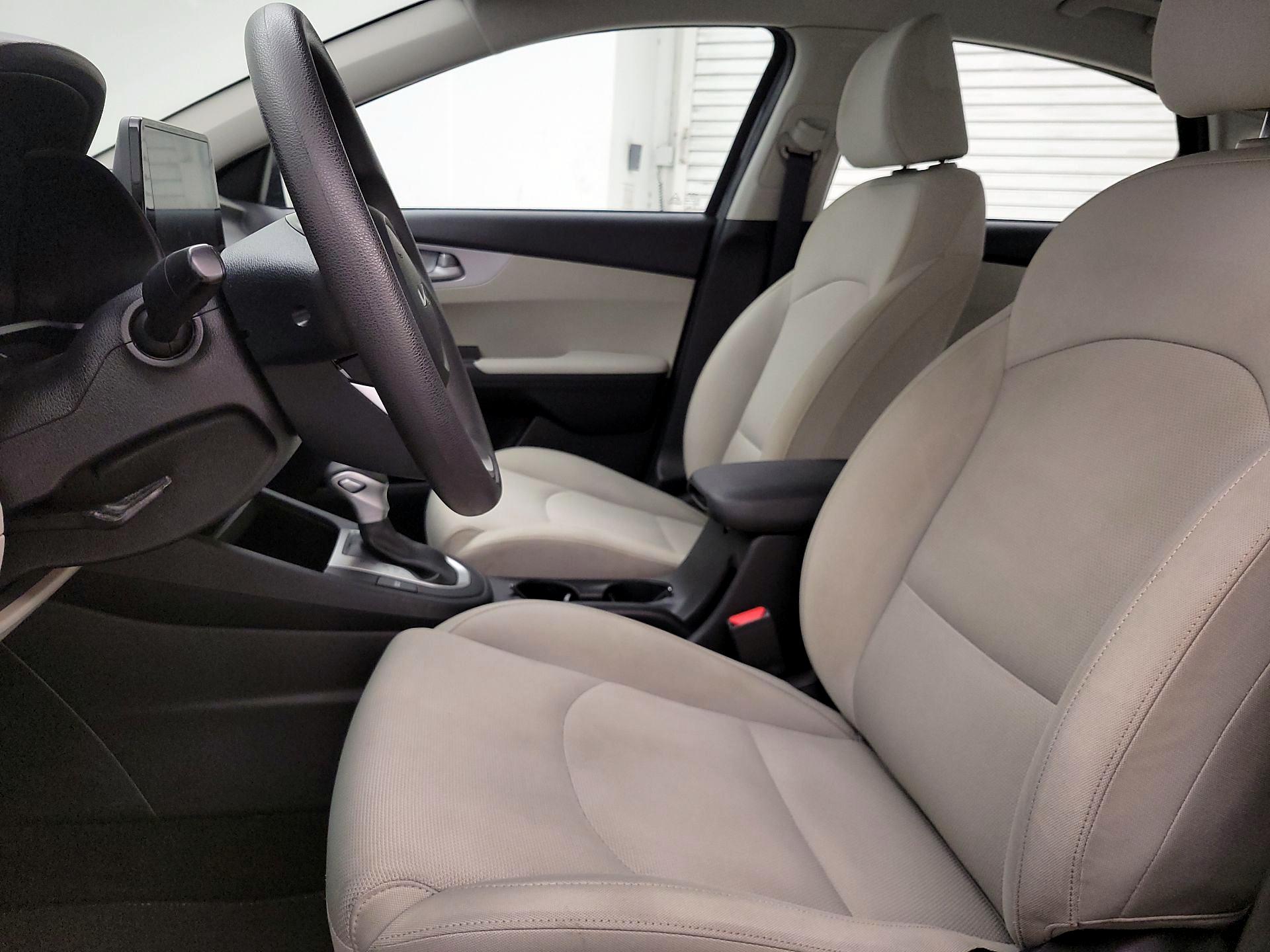 Thumbnail: 2022 Kia Forte - 11