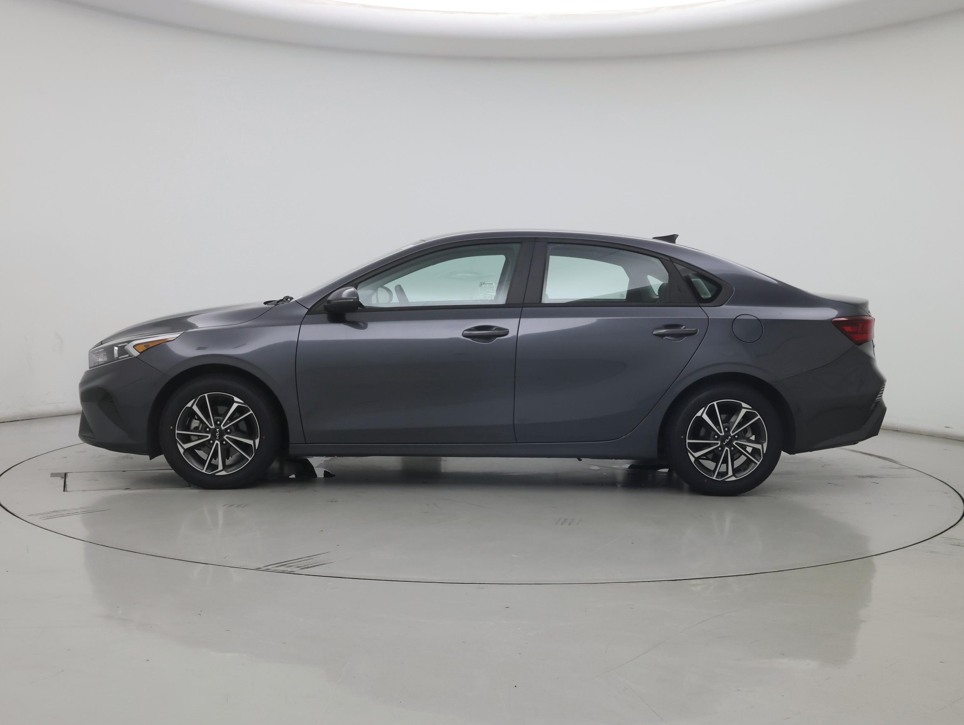 Thumbnail: 2022 Kia Forte - 3