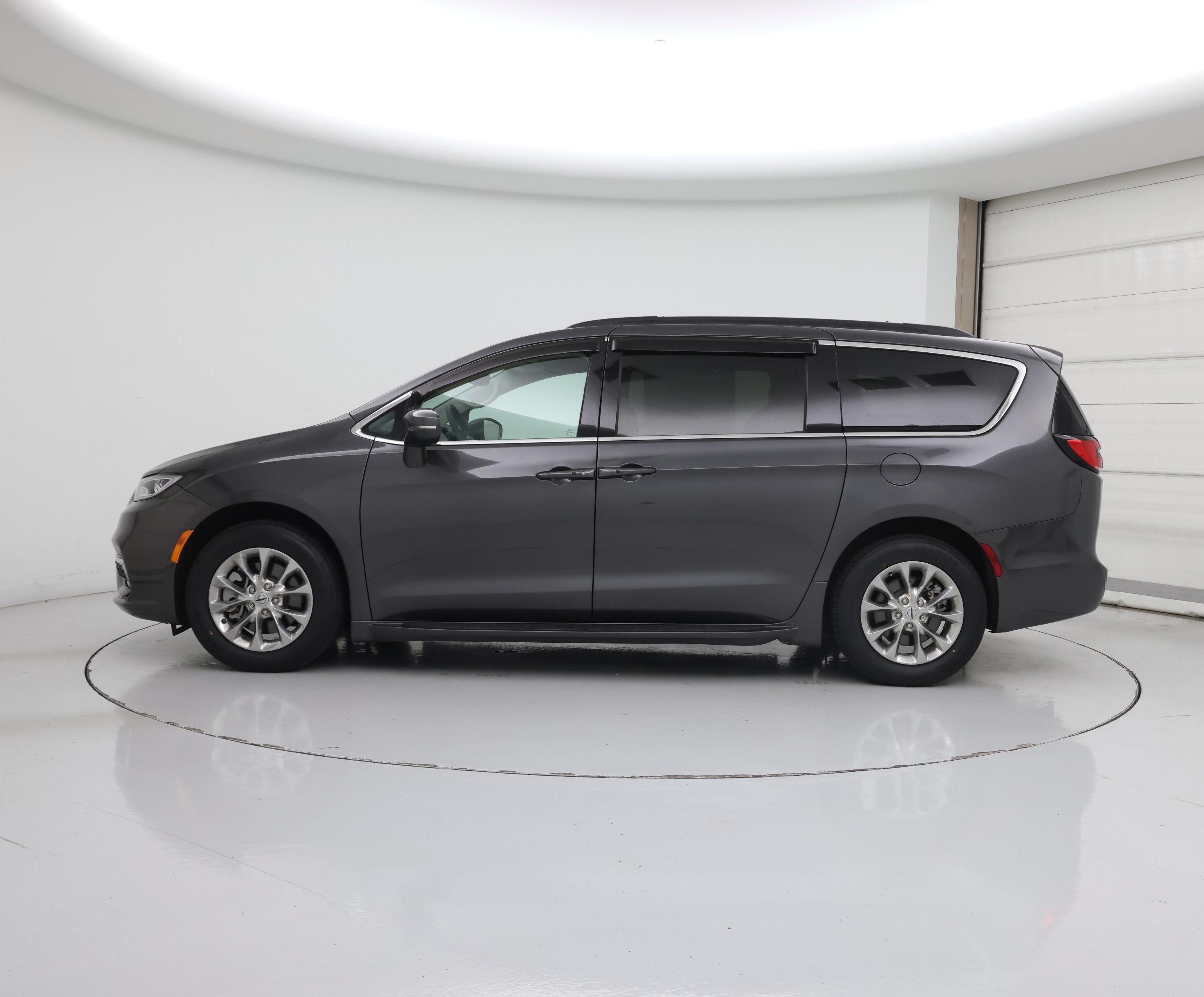 Thumbnail: 2022 Chrysler Pacifica - 3