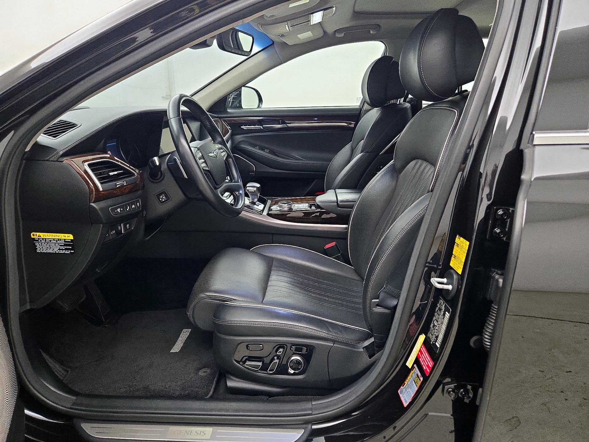 Thumbnail: 2019 Genesis G90 - 11