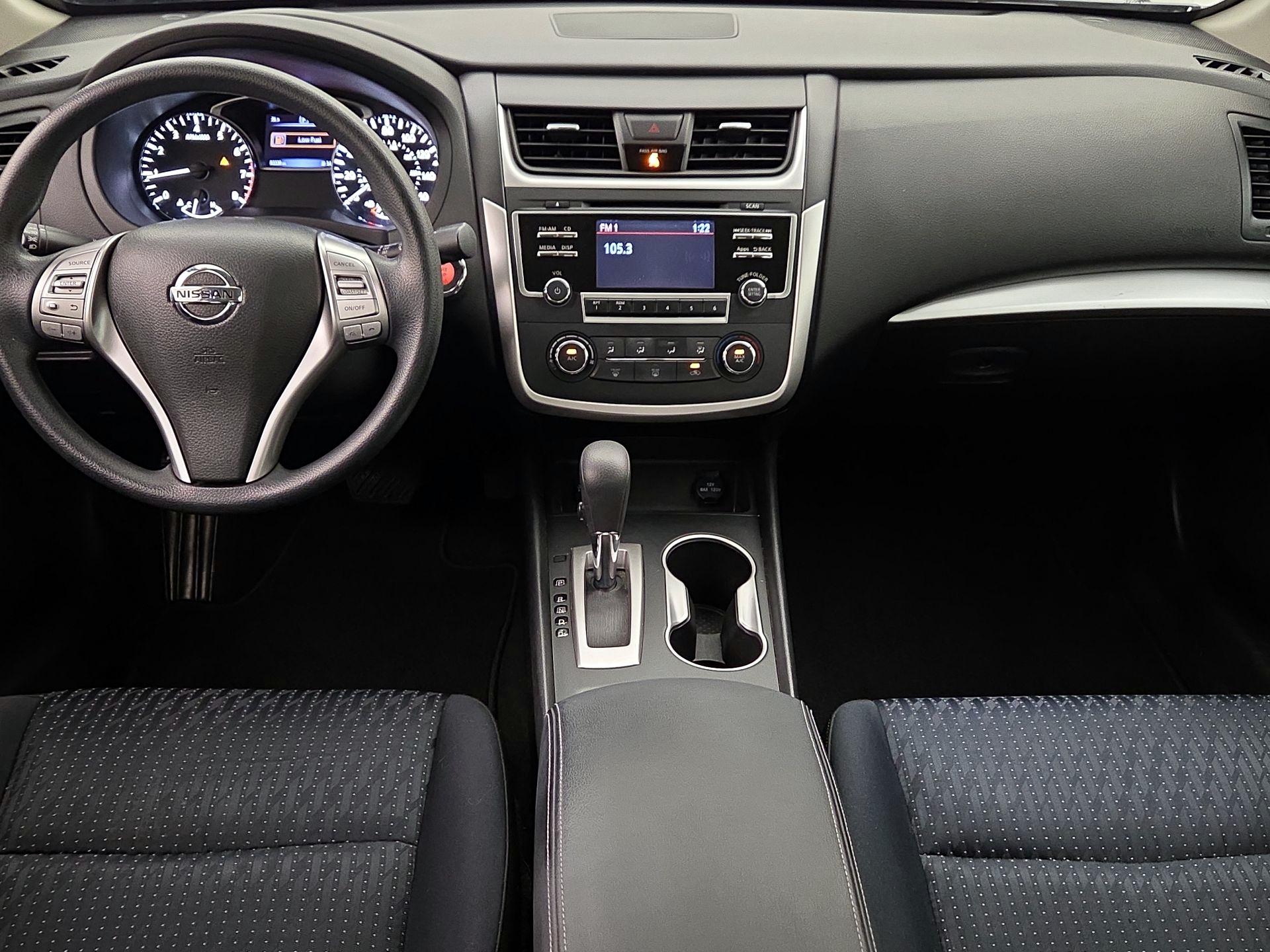 Thumbnail: 2016 Nissan Altima - 9