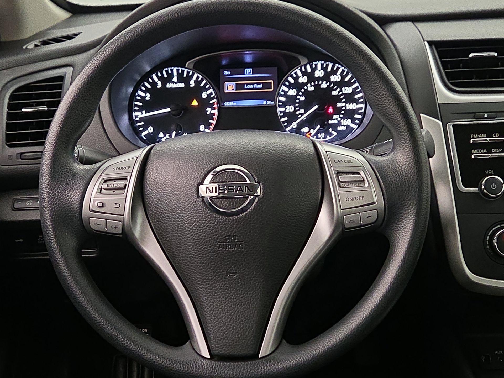 Thumbnail: 2016 Nissan Altima - 10