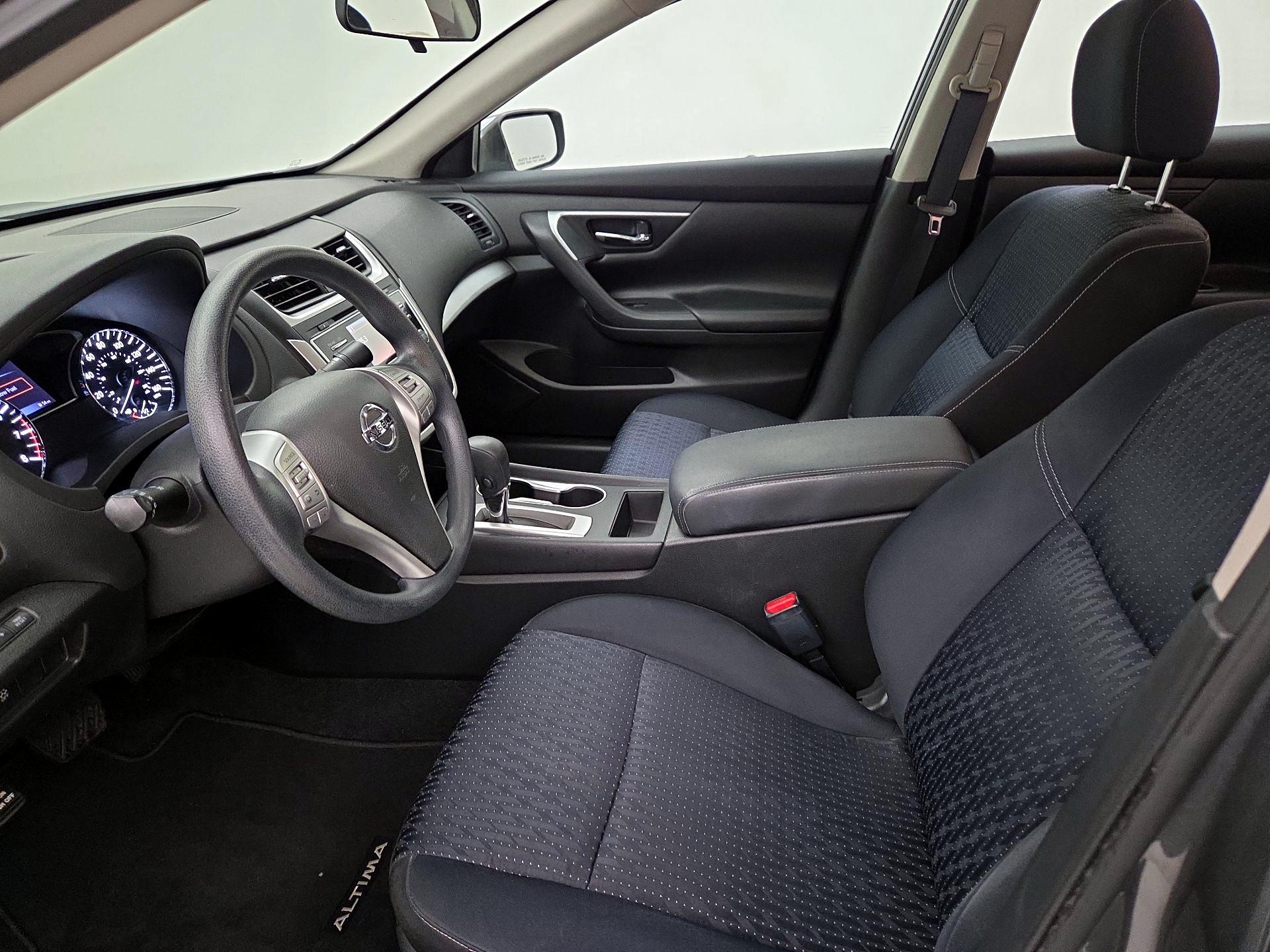 Thumbnail: 2016 Nissan Altima - 11