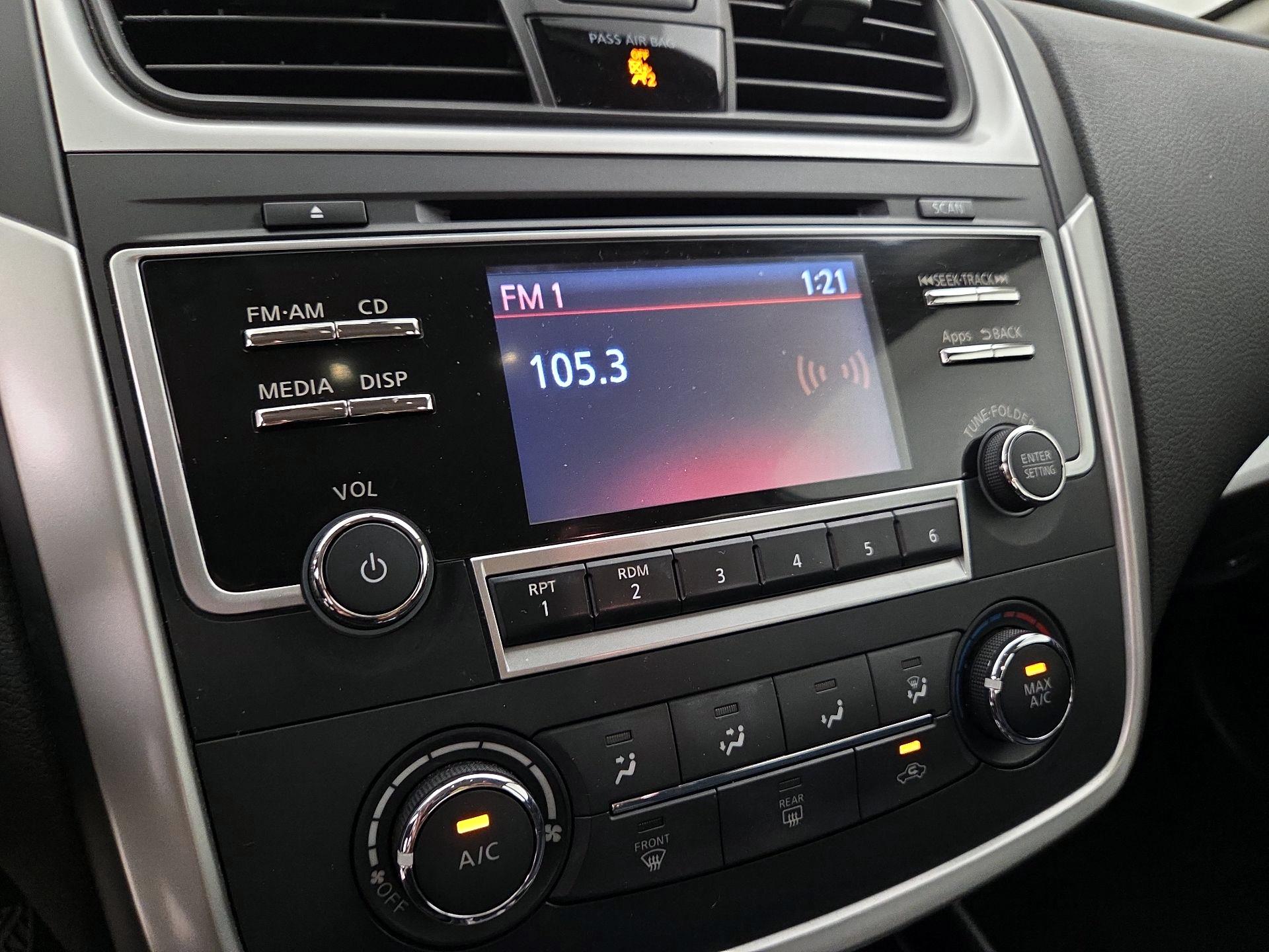 Thumbnail: 2016 Nissan Altima - 15