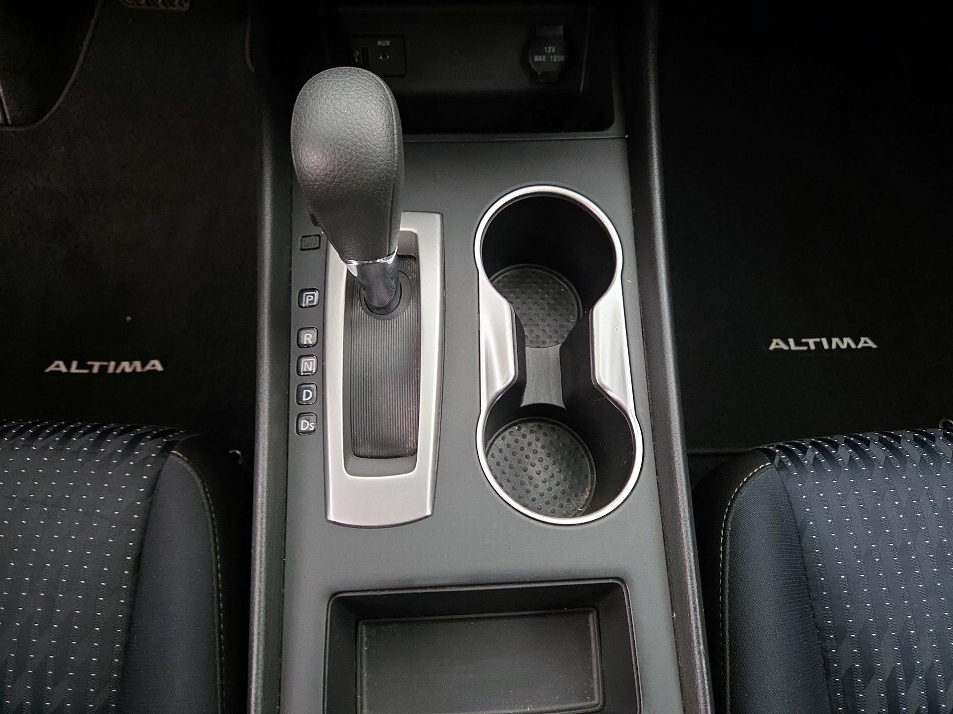 Thumbnail: 2016 Nissan Altima - 17