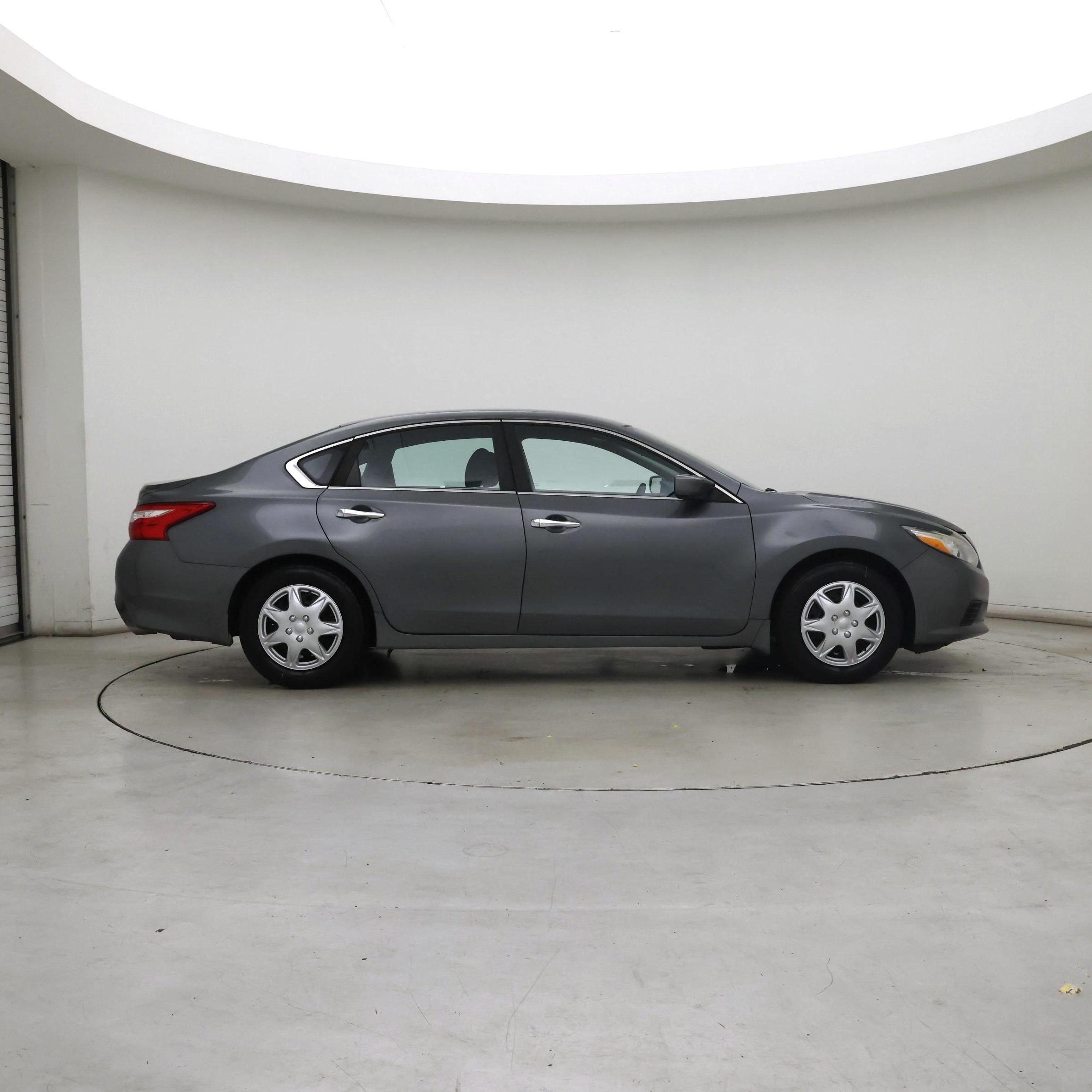 Thumbnail: 2016 Nissan Altima - 7
