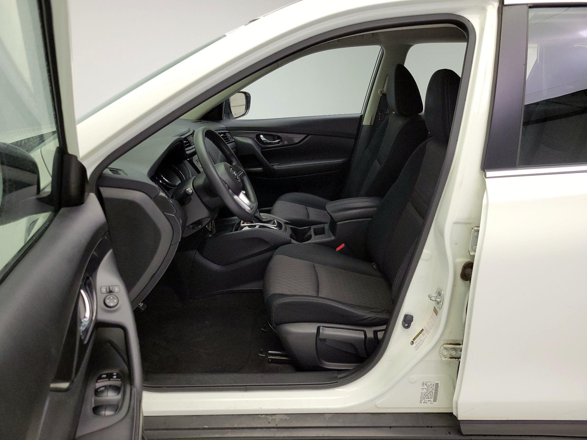 Thumbnail: 2017 Nissan Rogue - 11