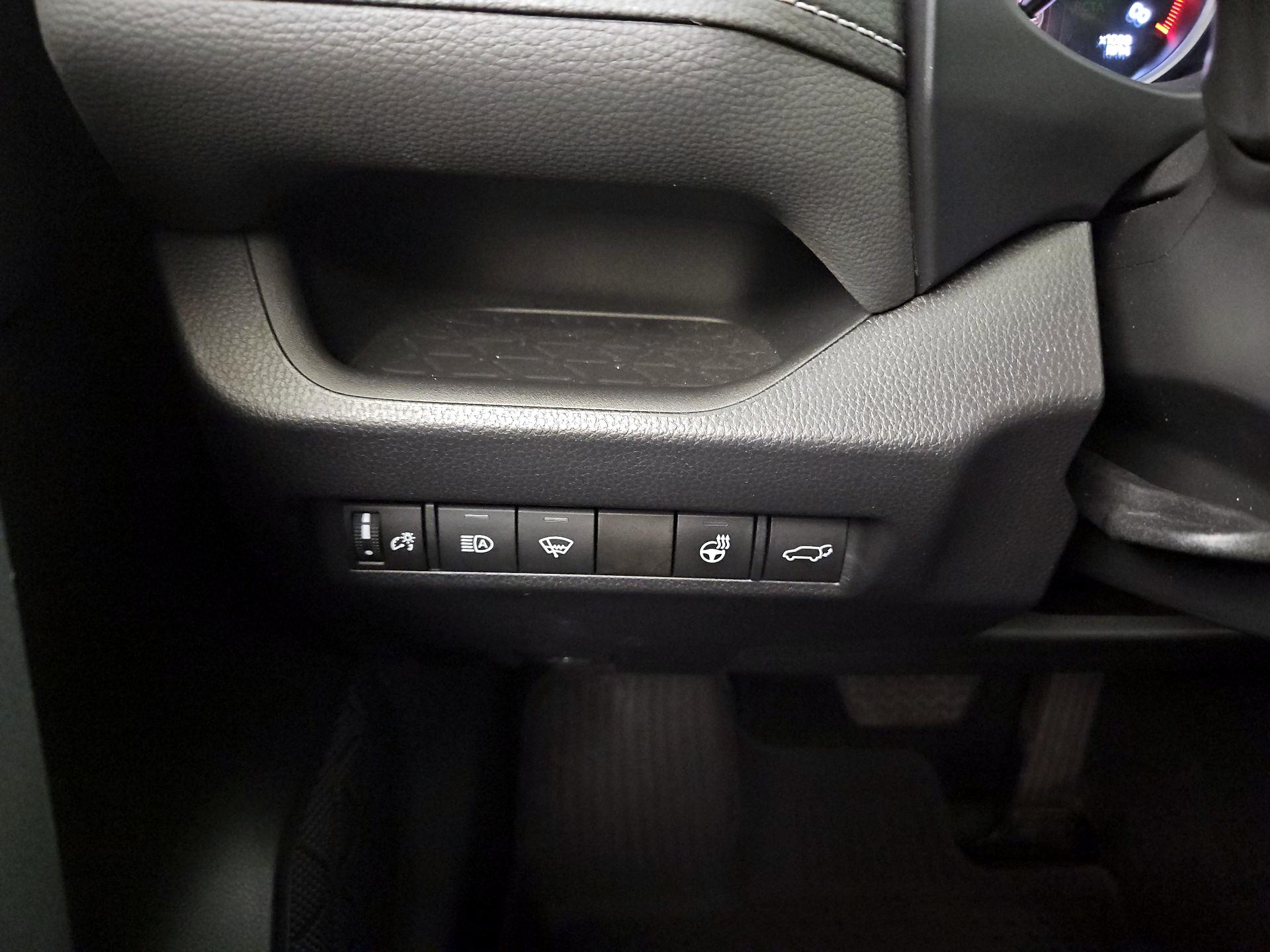 Thumbnail: 2022 Toyota RAV4 - 13