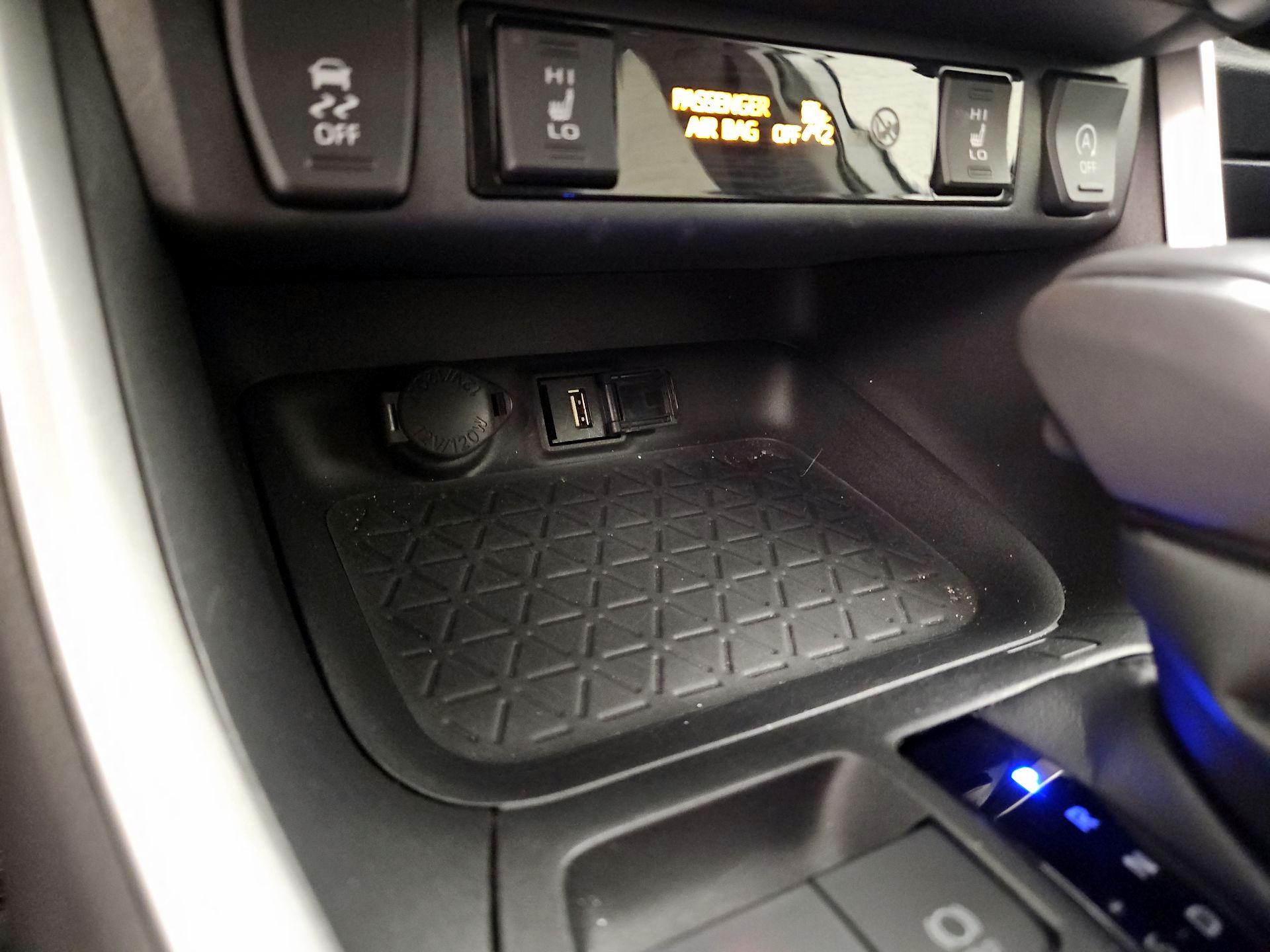 Thumbnail: 2022 Toyota RAV4 - 18
