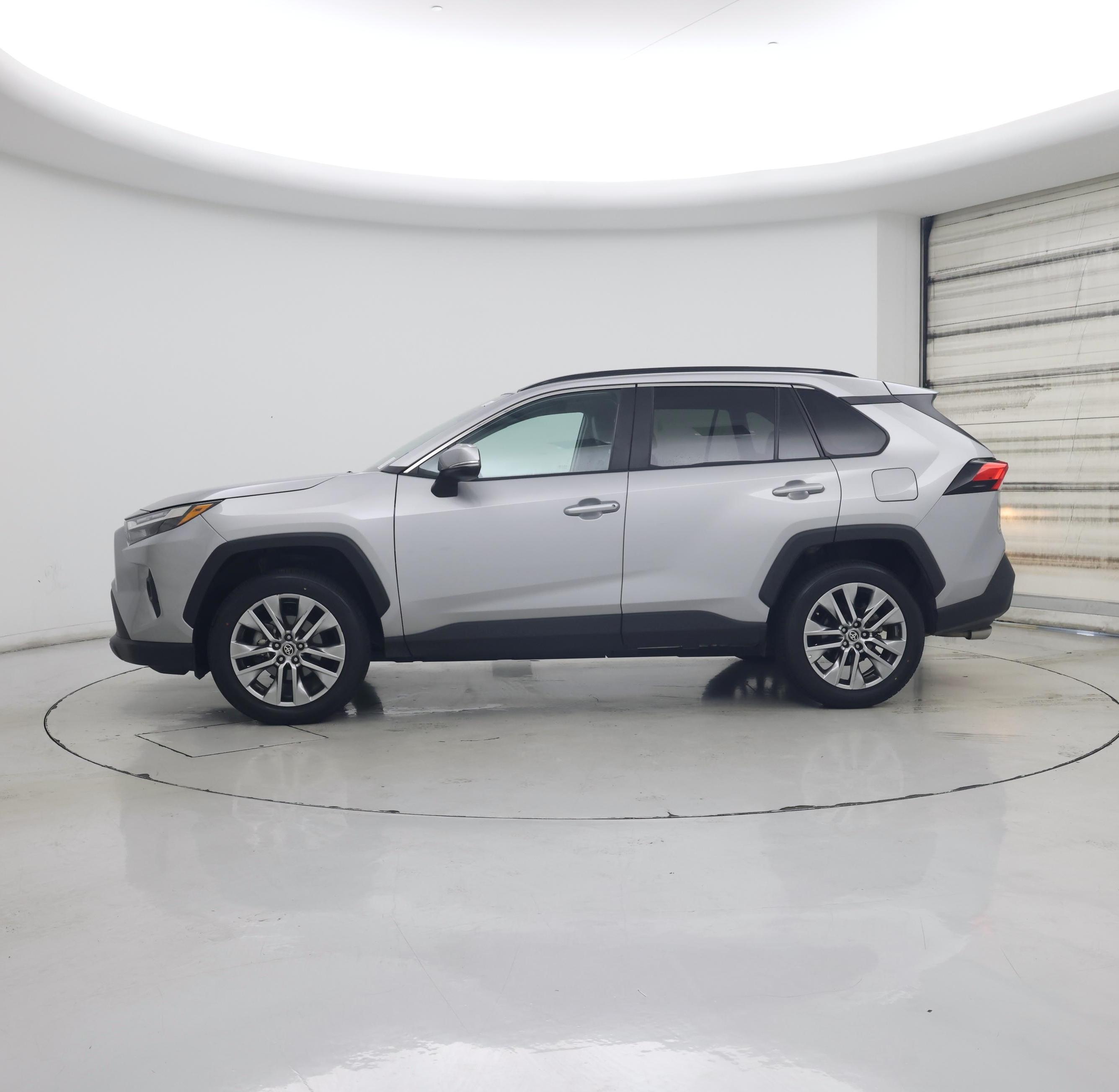 Thumbnail: 2022 Toyota RAV4 - 3
