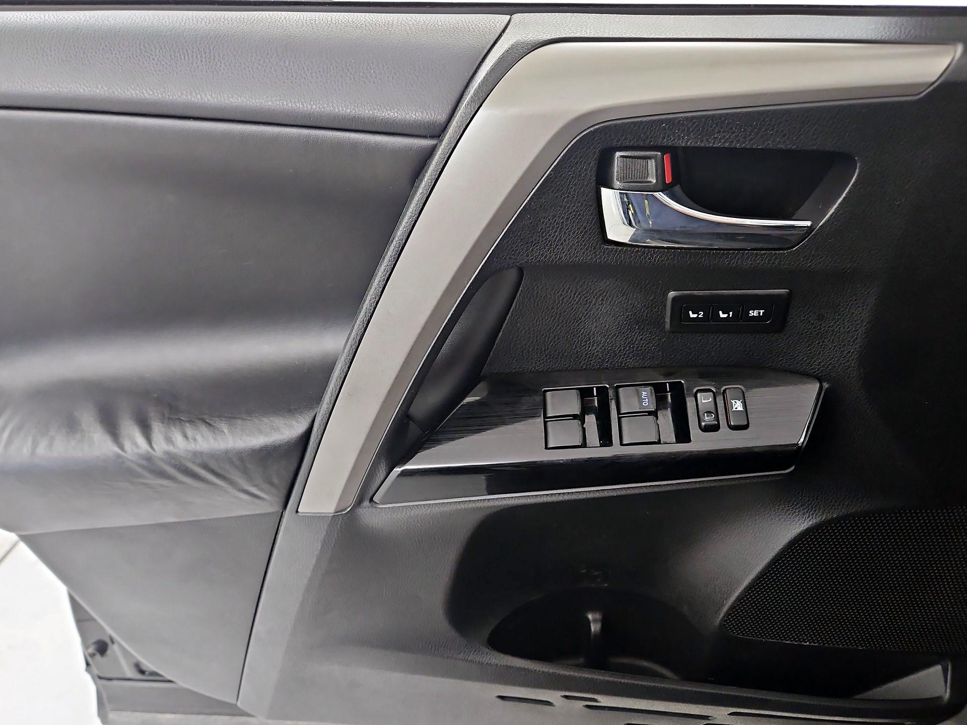 Thumbnail: 2017 Toyota RAV4 - 10