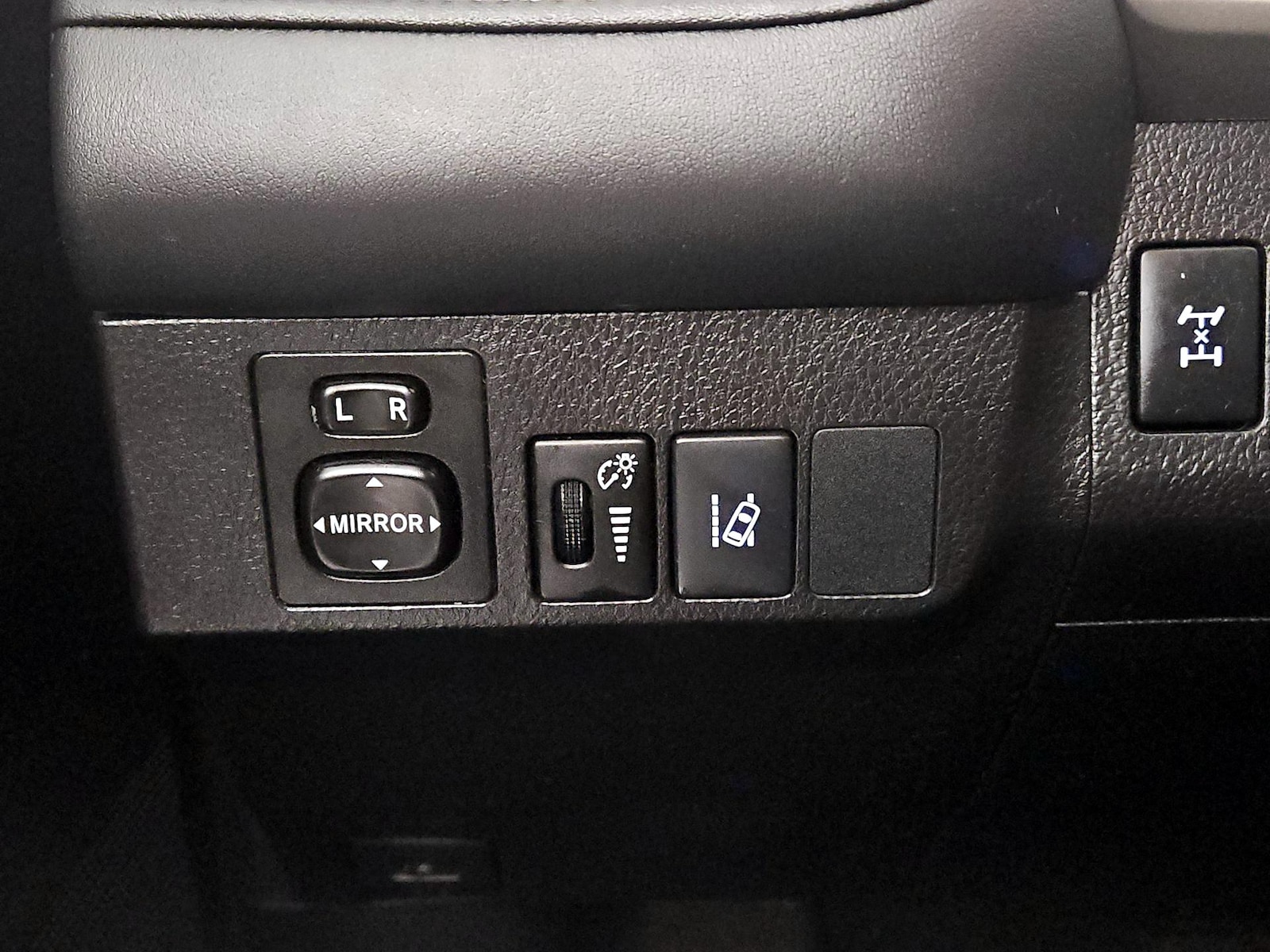 2017 Toyota RAV4 Limited - Photo 12