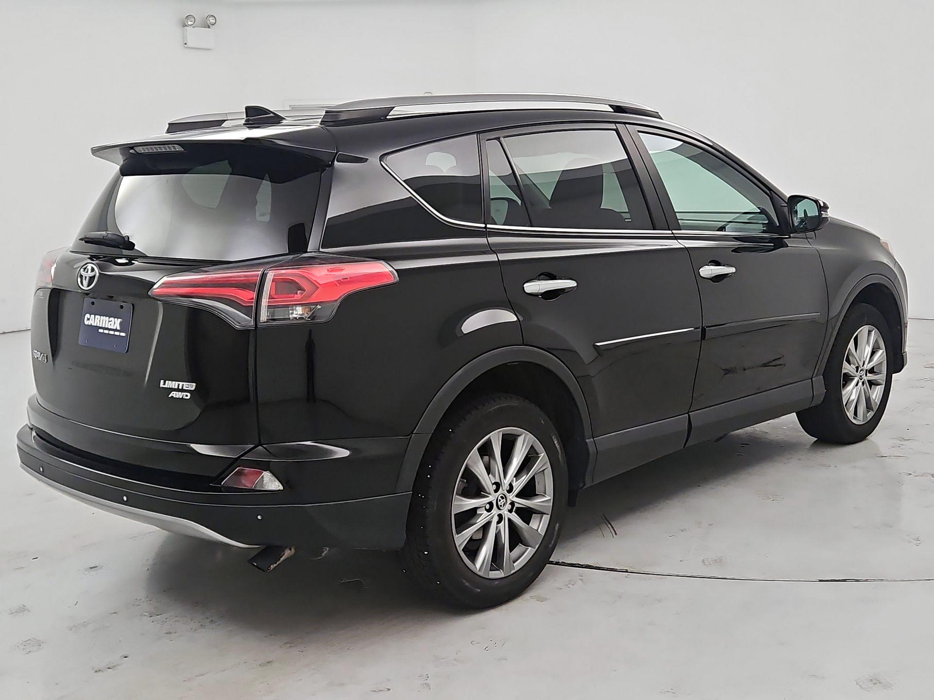 Thumbnail: 2017 Toyota RAV4 - 5
