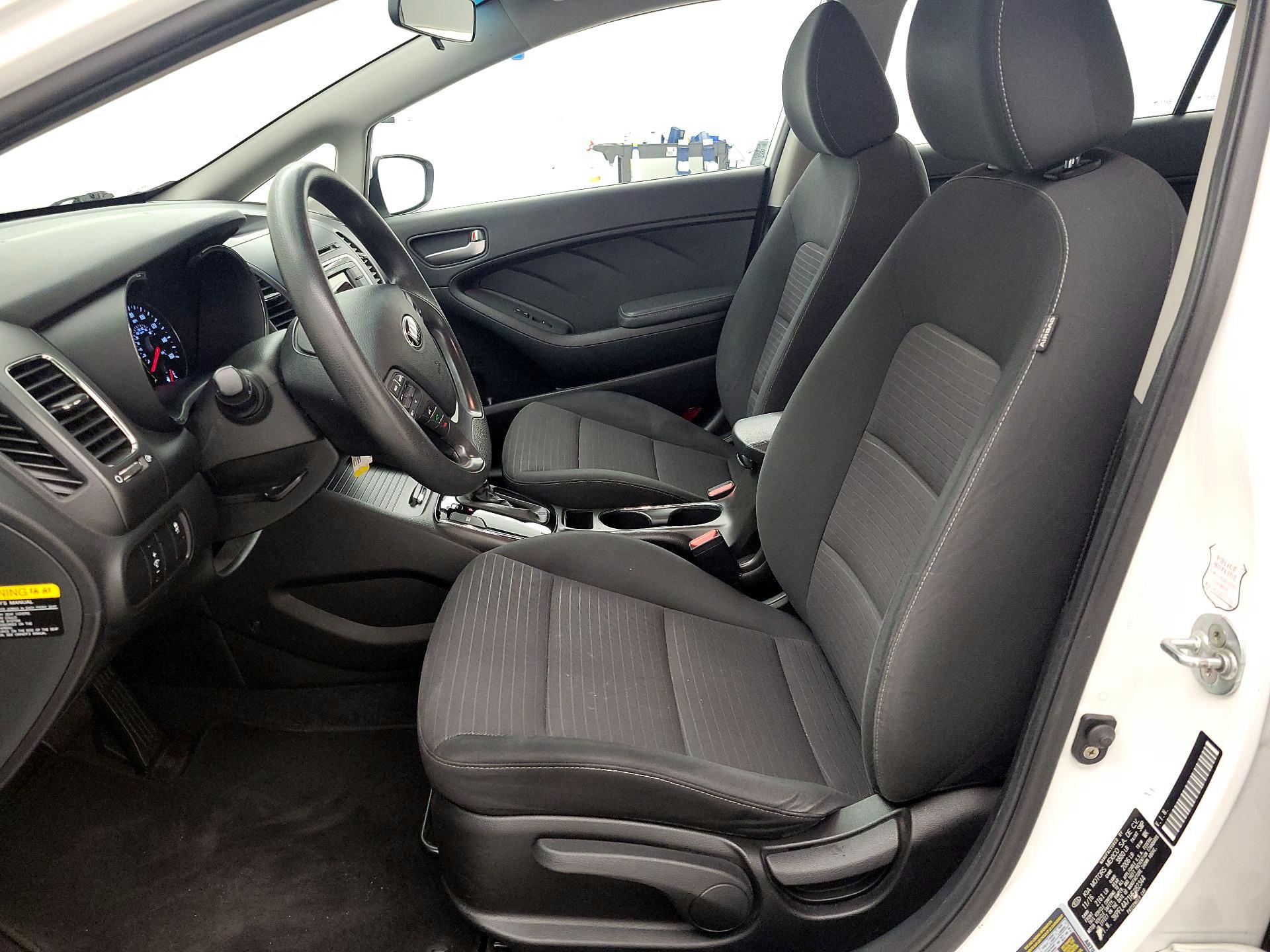 Thumbnail: 2017 Kia Forte - 11