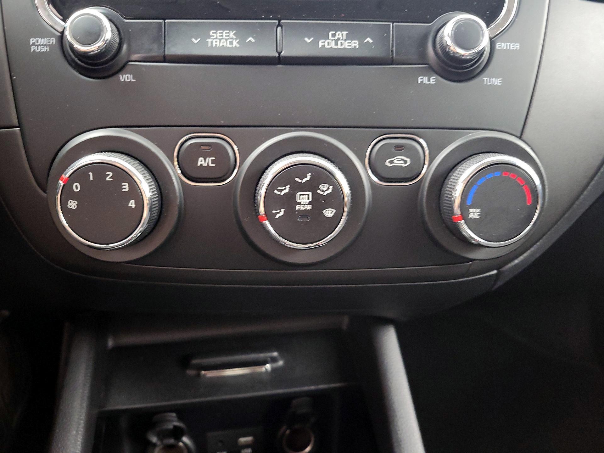 Thumbnail: 2017 Kia Forte - 16