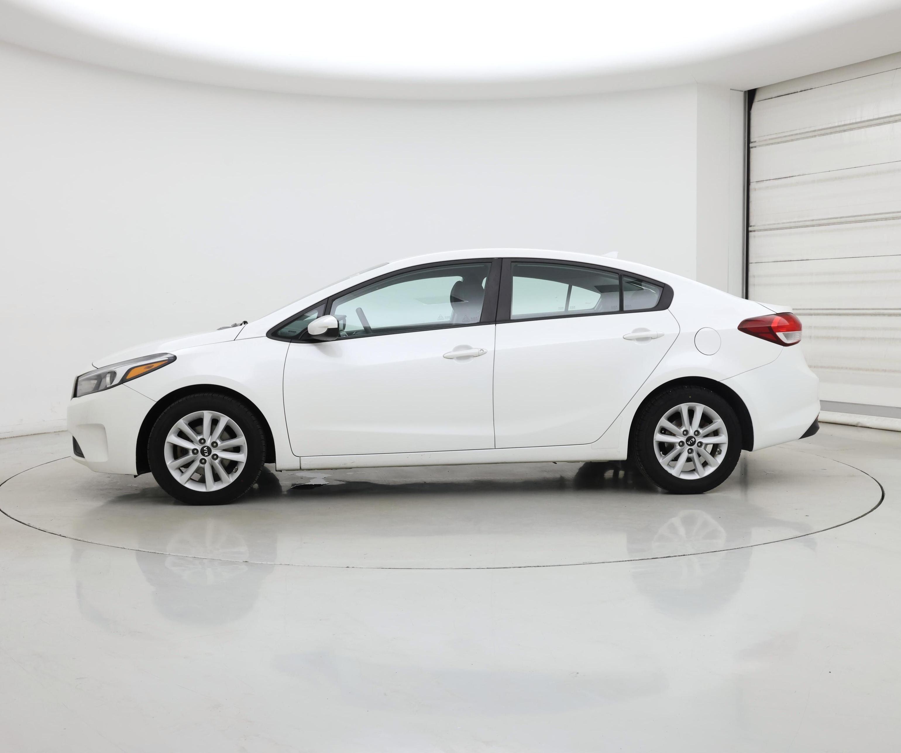 Thumbnail: 2017 Kia Forte - 3