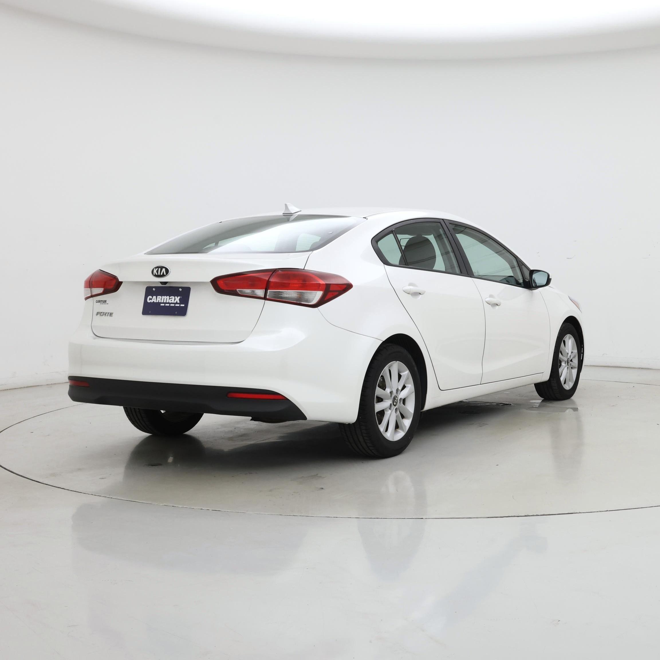 Thumbnail: 2017 Kia Forte - 8