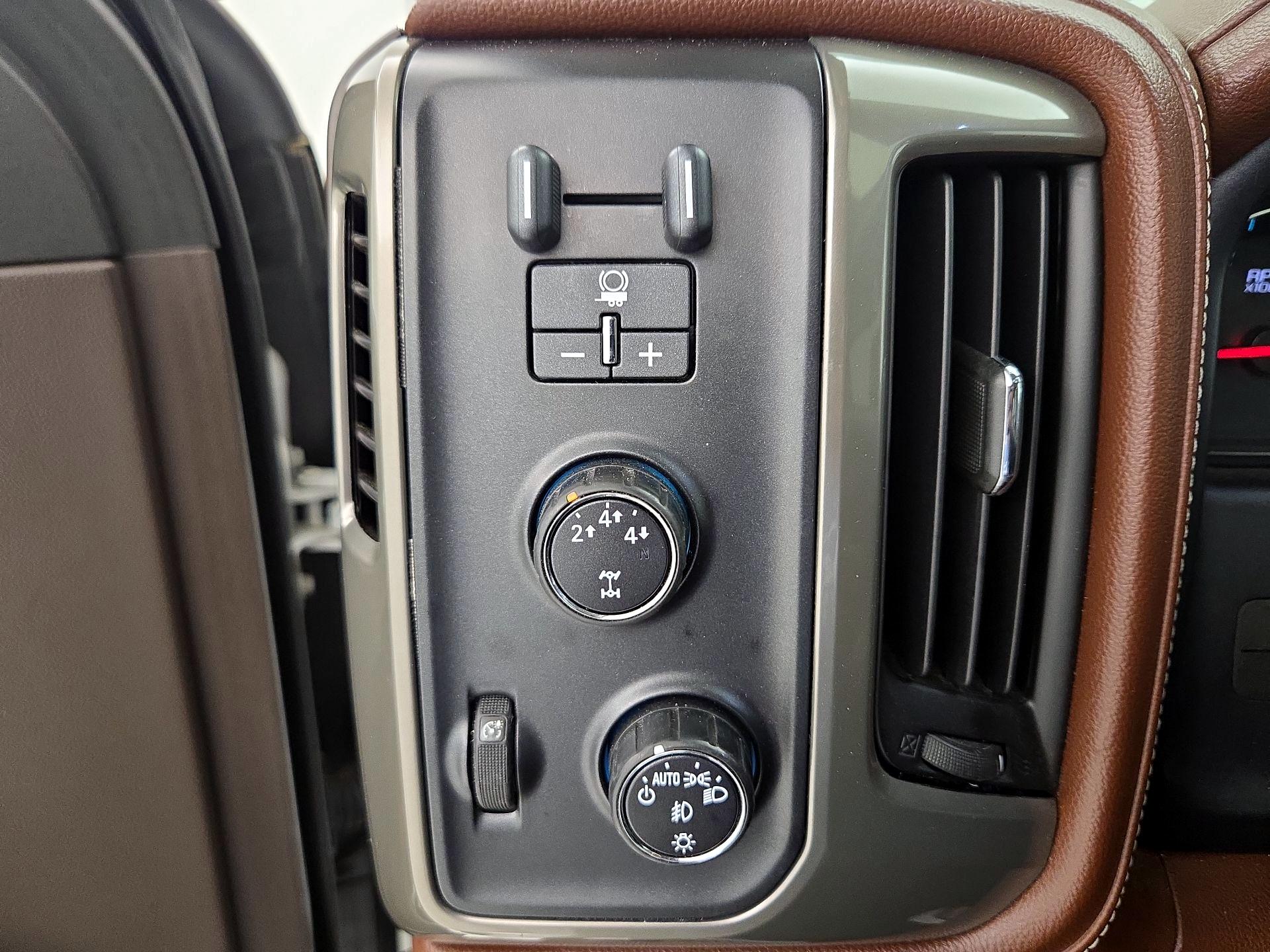 Thumbnail: 2015 Chevrolet Silverado 3500 - 13