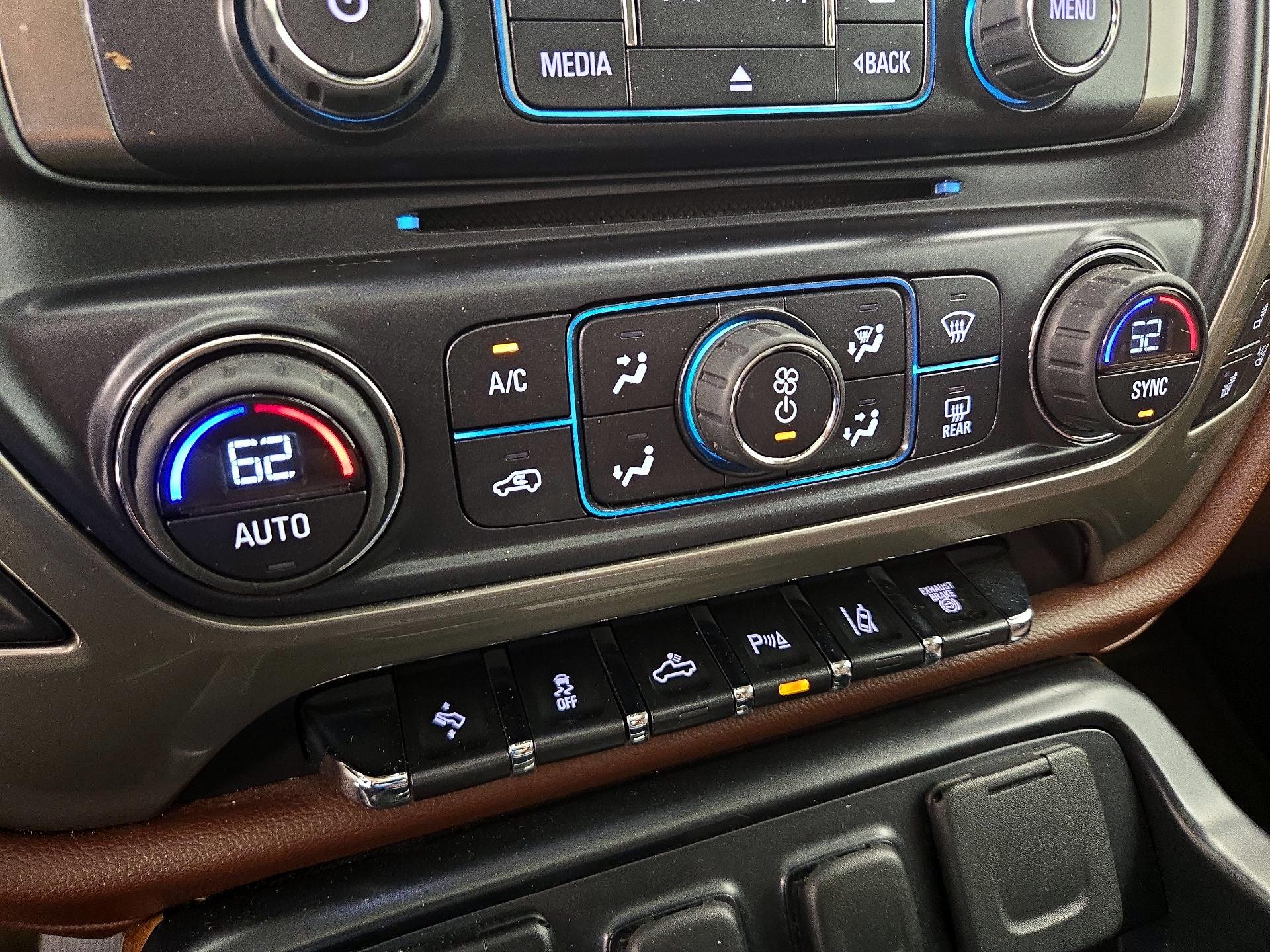 Thumbnail: 2015 Chevrolet Silverado 3500 - 17