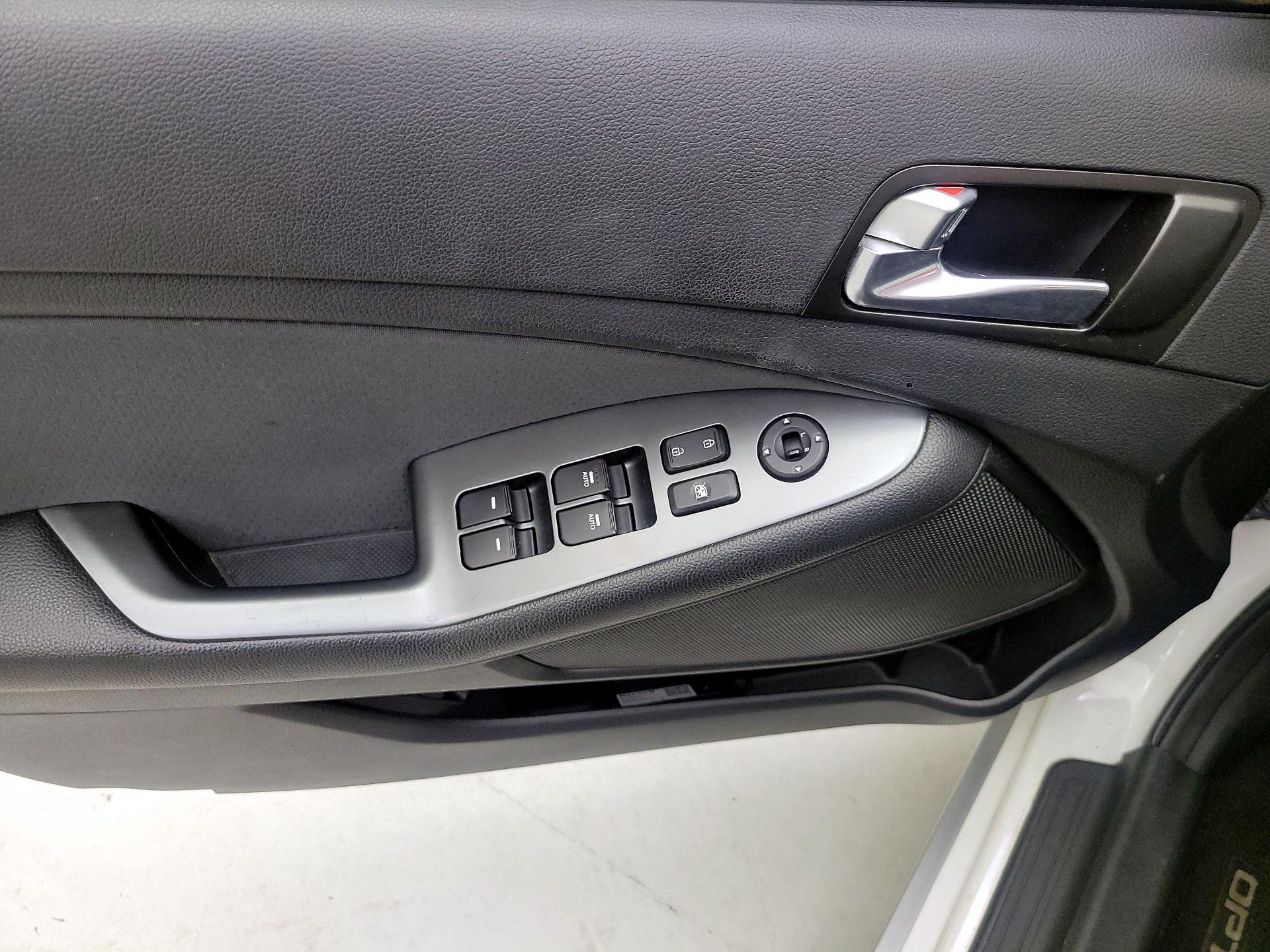 Thumbnail: 2016 Kia Optima - 12