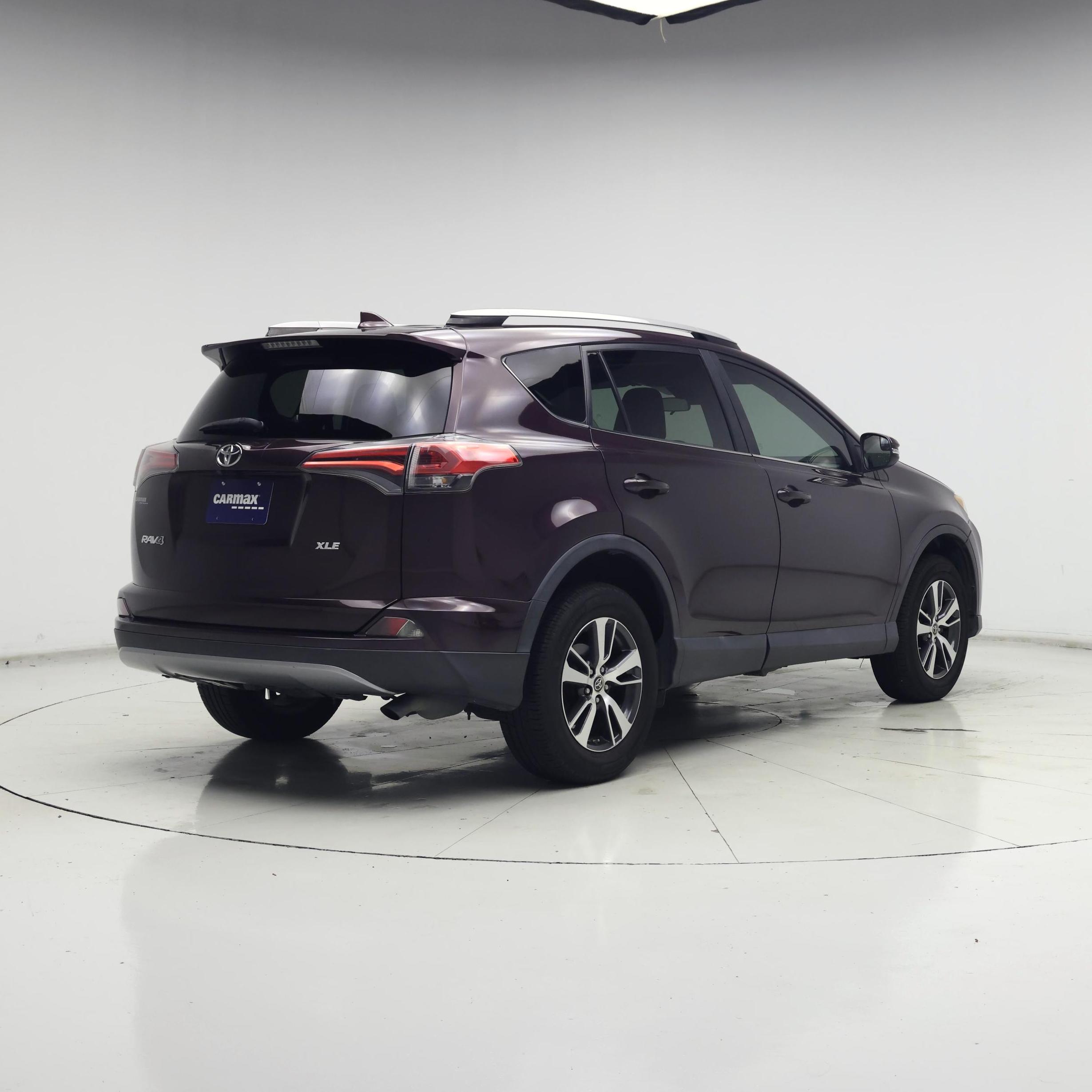 Thumbnail: 2017 Toyota RAV4 - 8