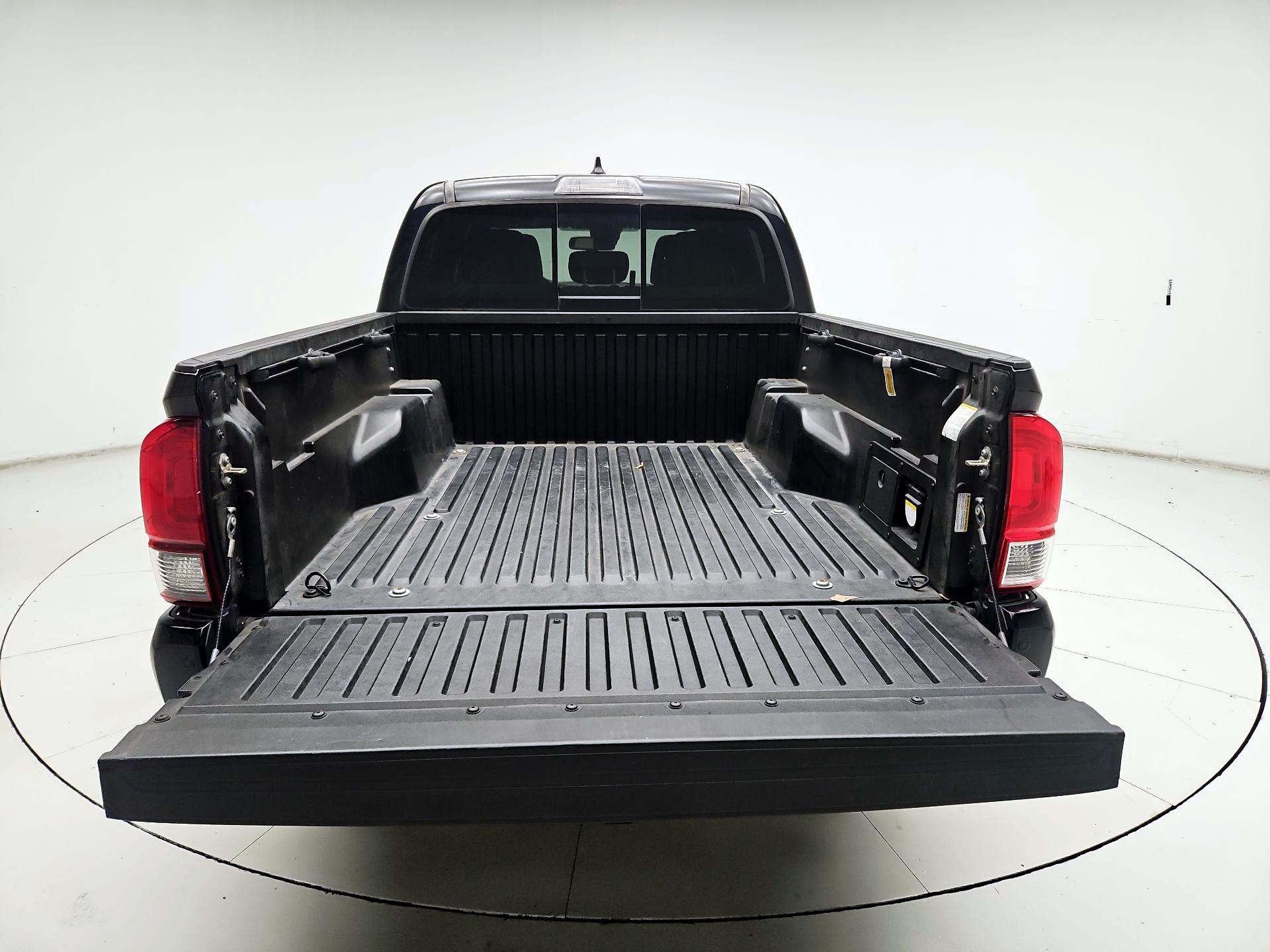 Thumbnail: 2019 Toyota Tacoma - 18