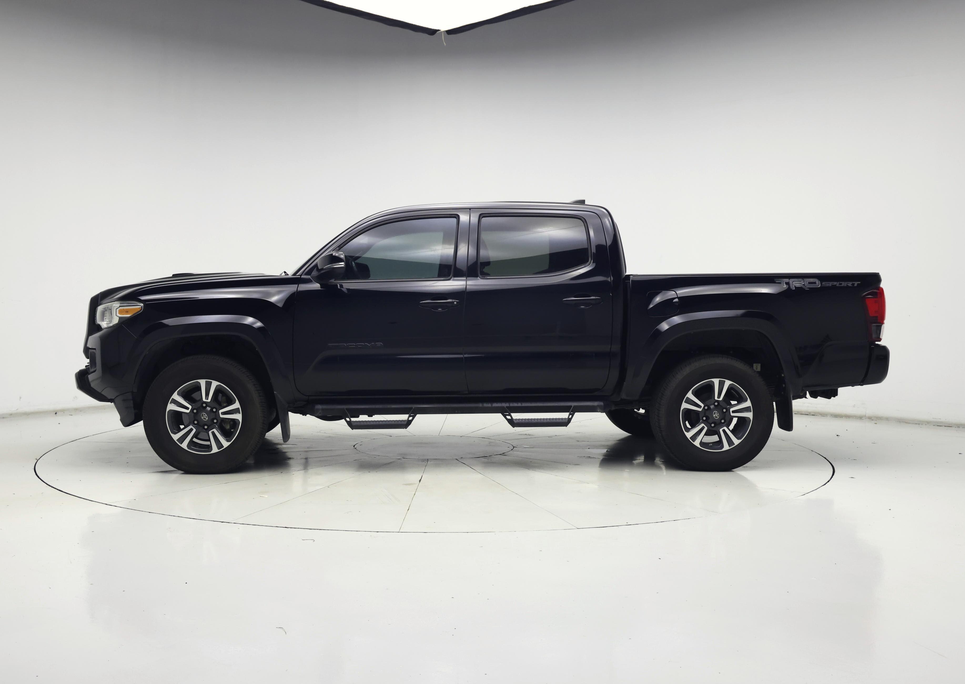 Thumbnail: 2019 Toyota Tacoma - 3