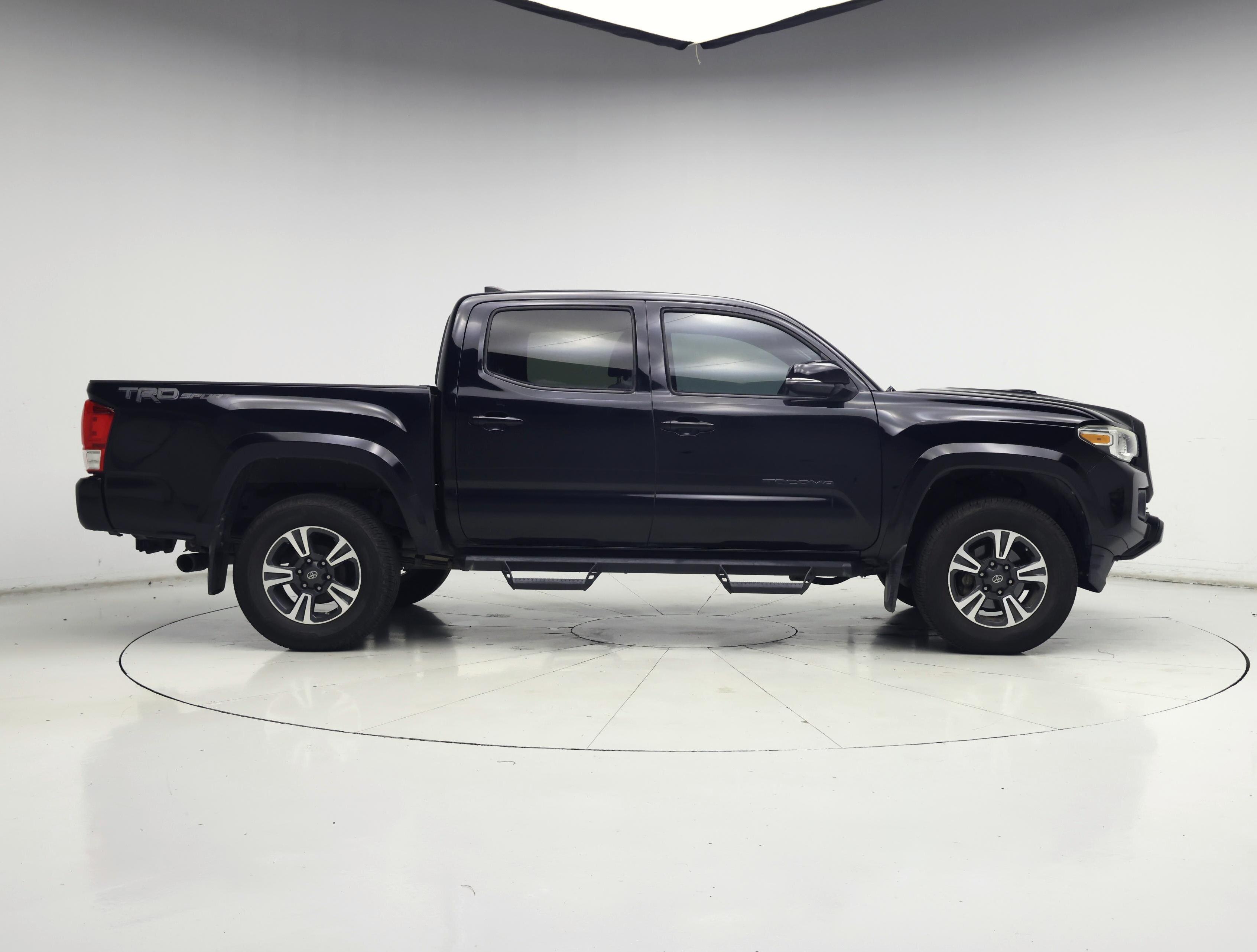 Thumbnail: 2019 Toyota Tacoma - 7