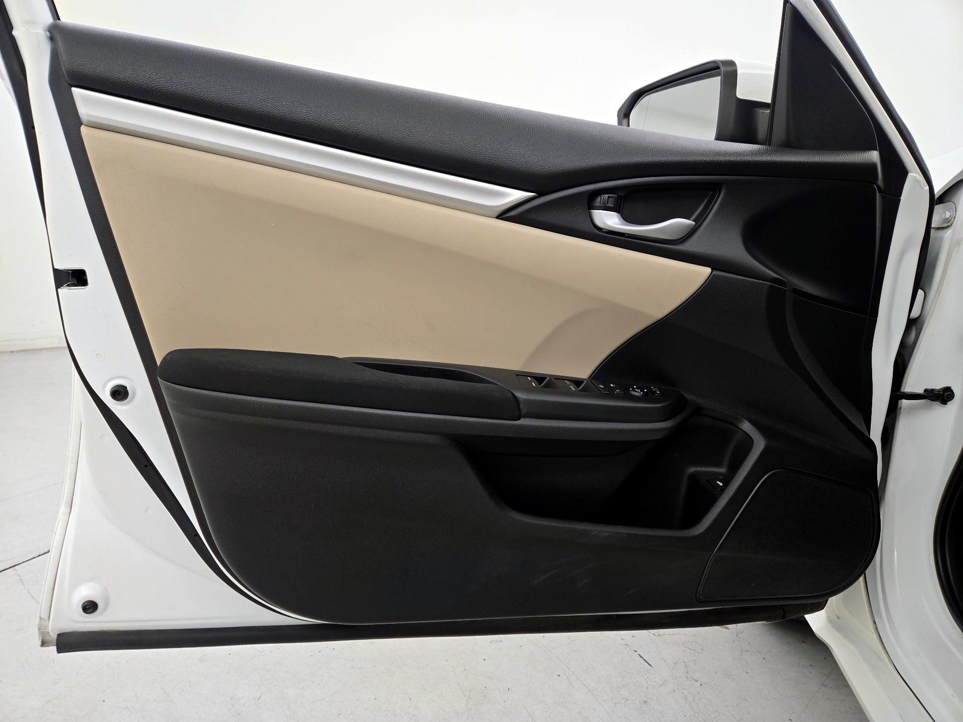 Thumbnail: 2016 Honda Civic - 12