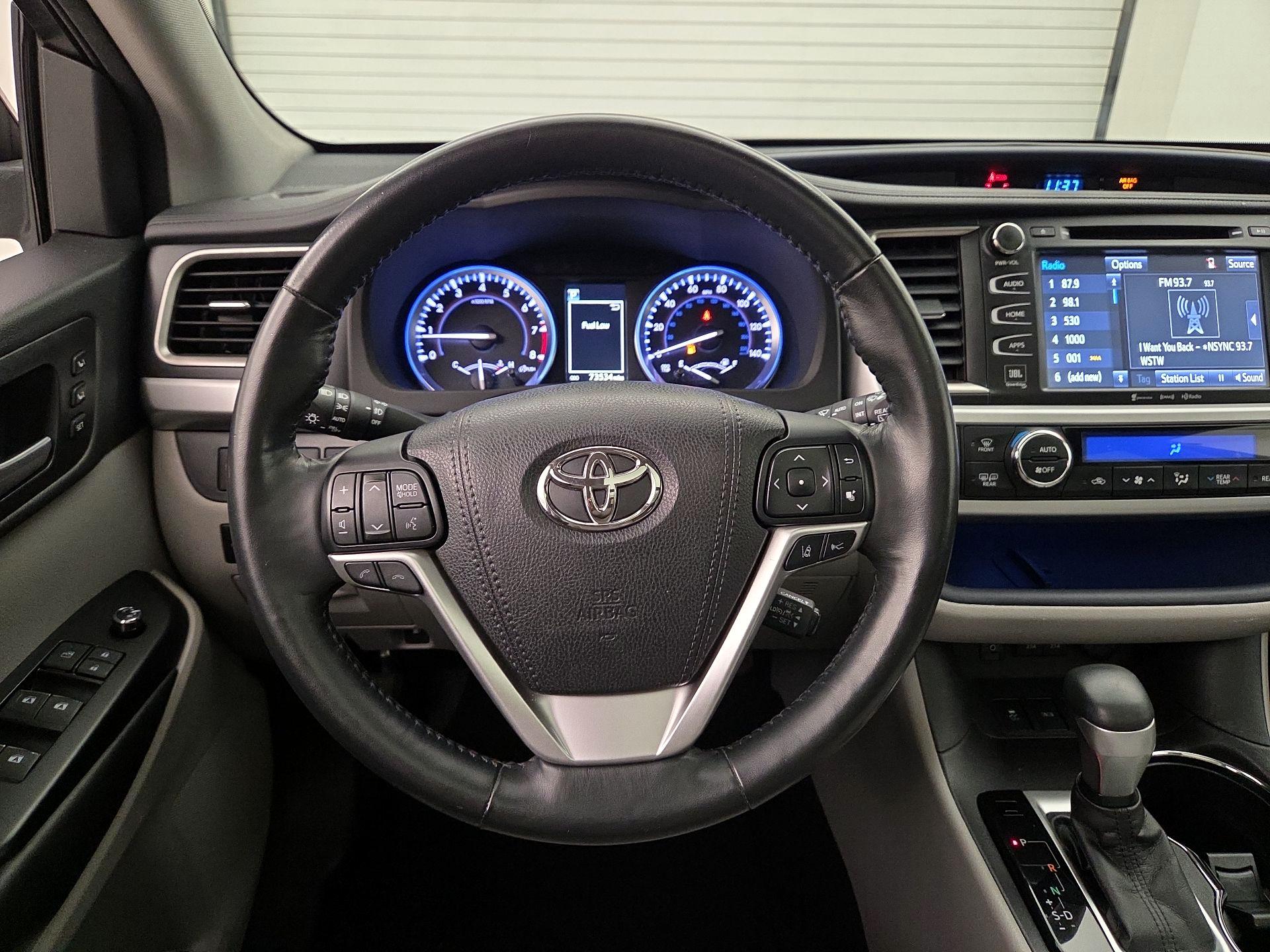 Thumbnail: 2017 Toyota Highlander - 10