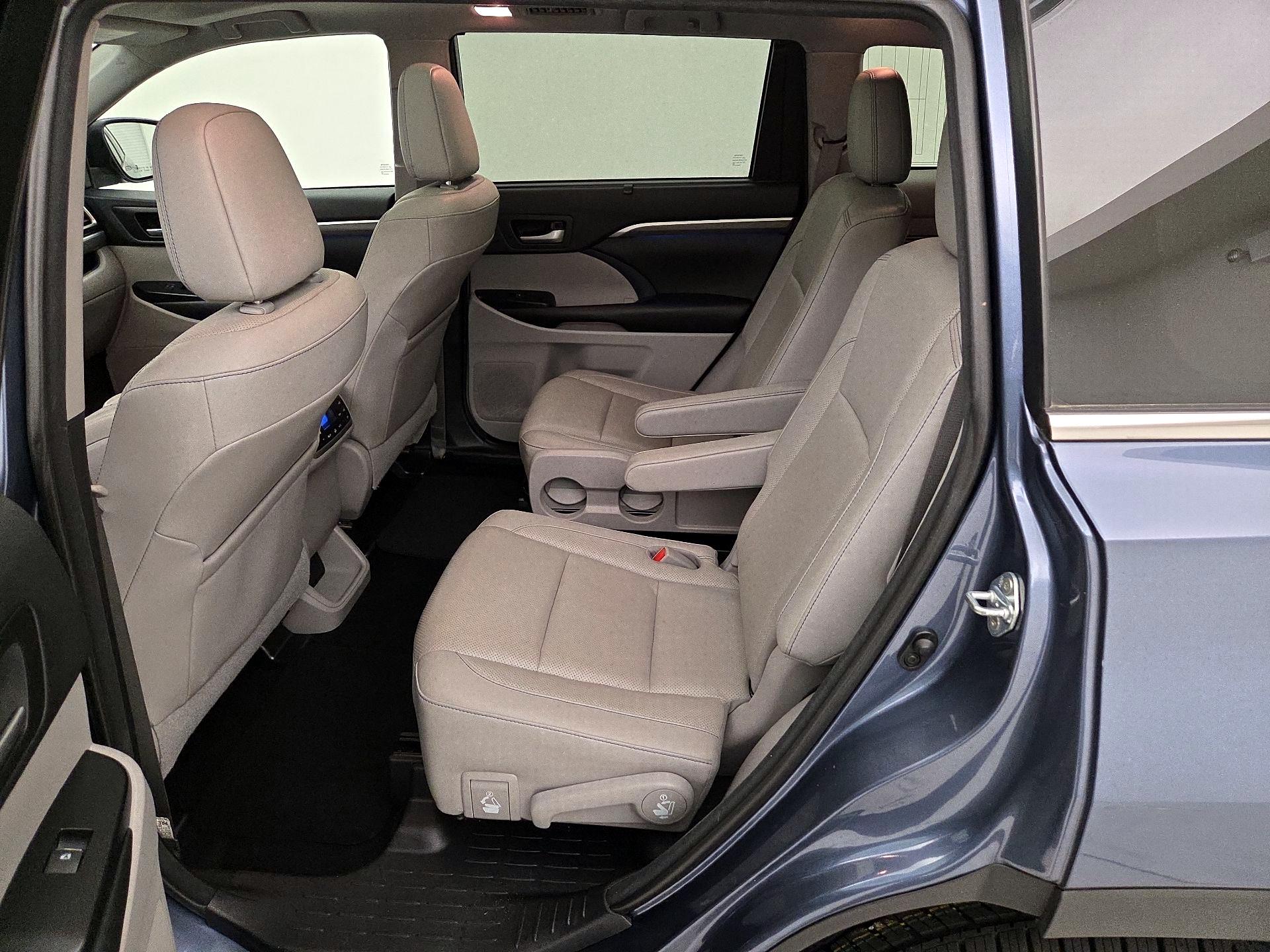 Thumbnail: 2017 Toyota Highlander - 20