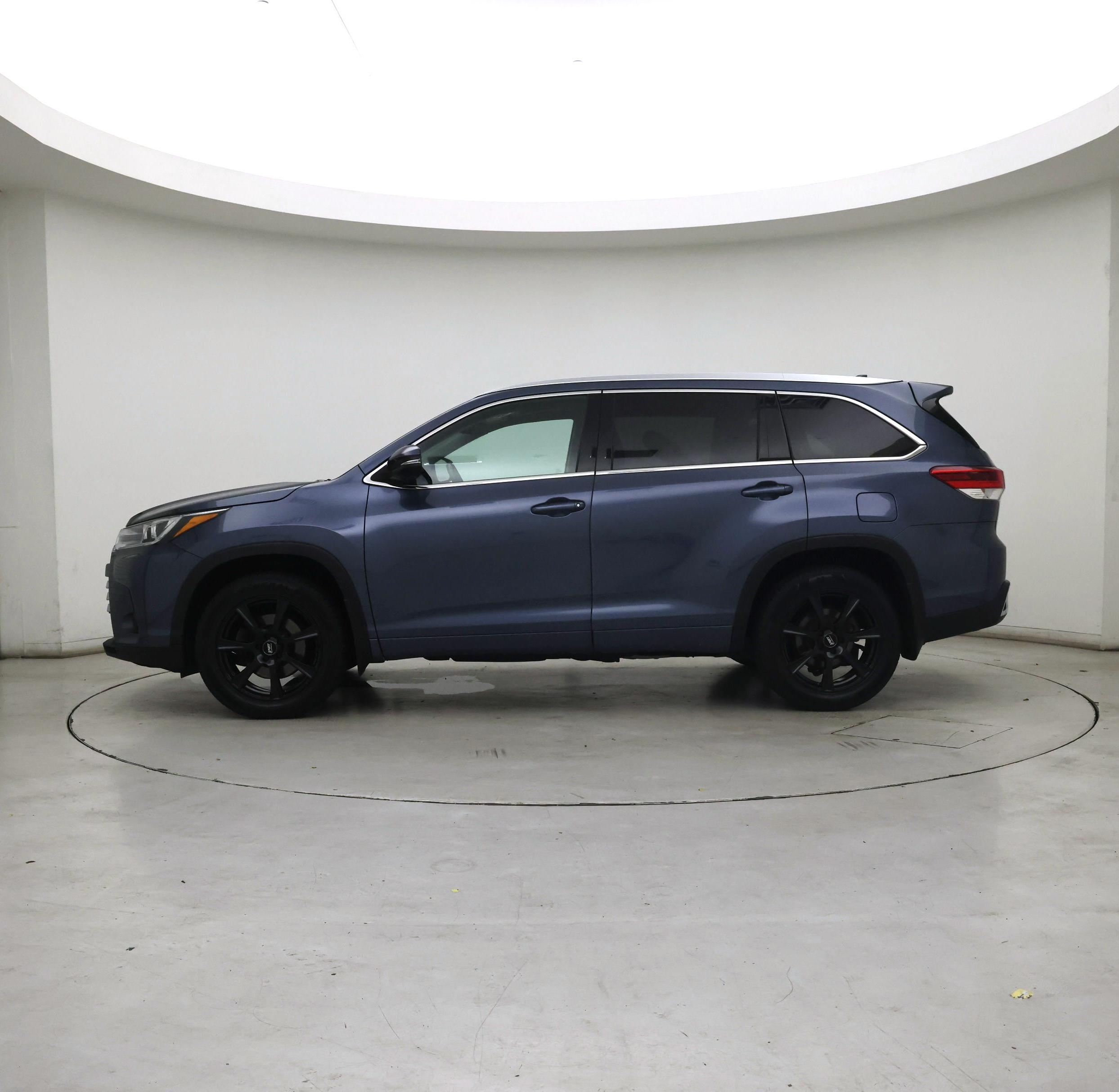 Thumbnail: 2017 Toyota Highlander - 3