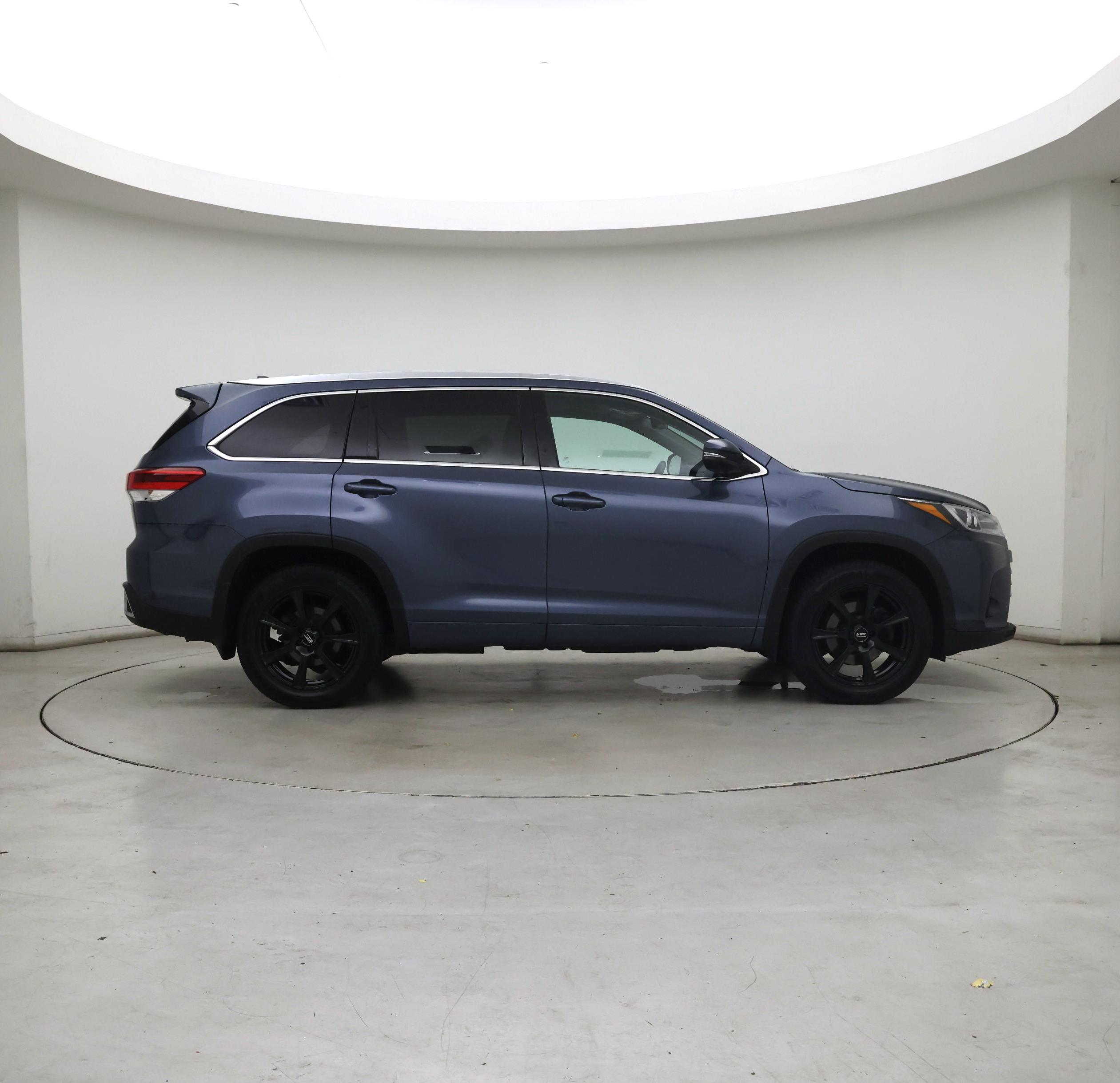 Thumbnail: 2017 Toyota Highlander - 7